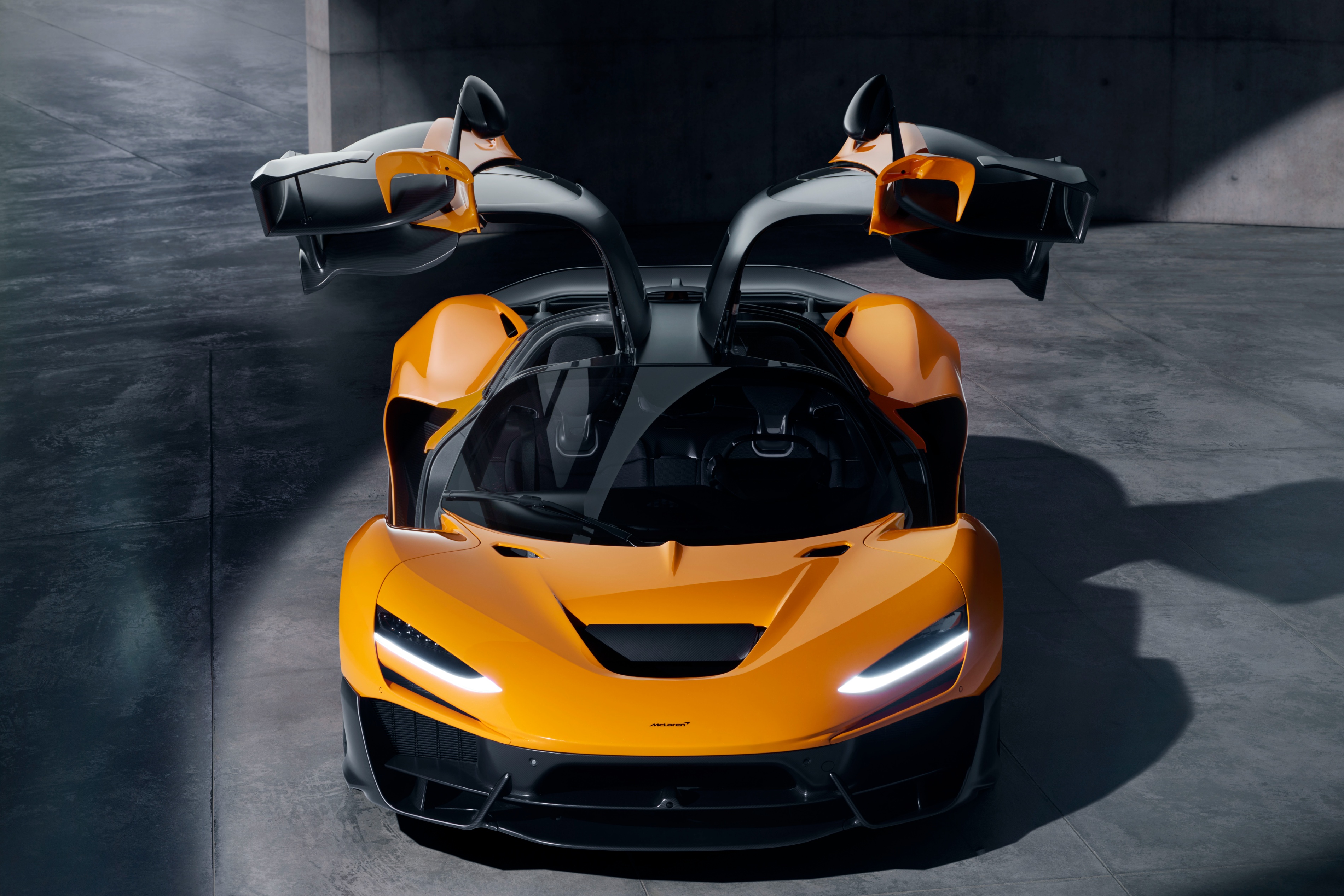 McLaren W1 的引擎与电子马达有总和上看1,275 匹的马力，实力极为强悍。