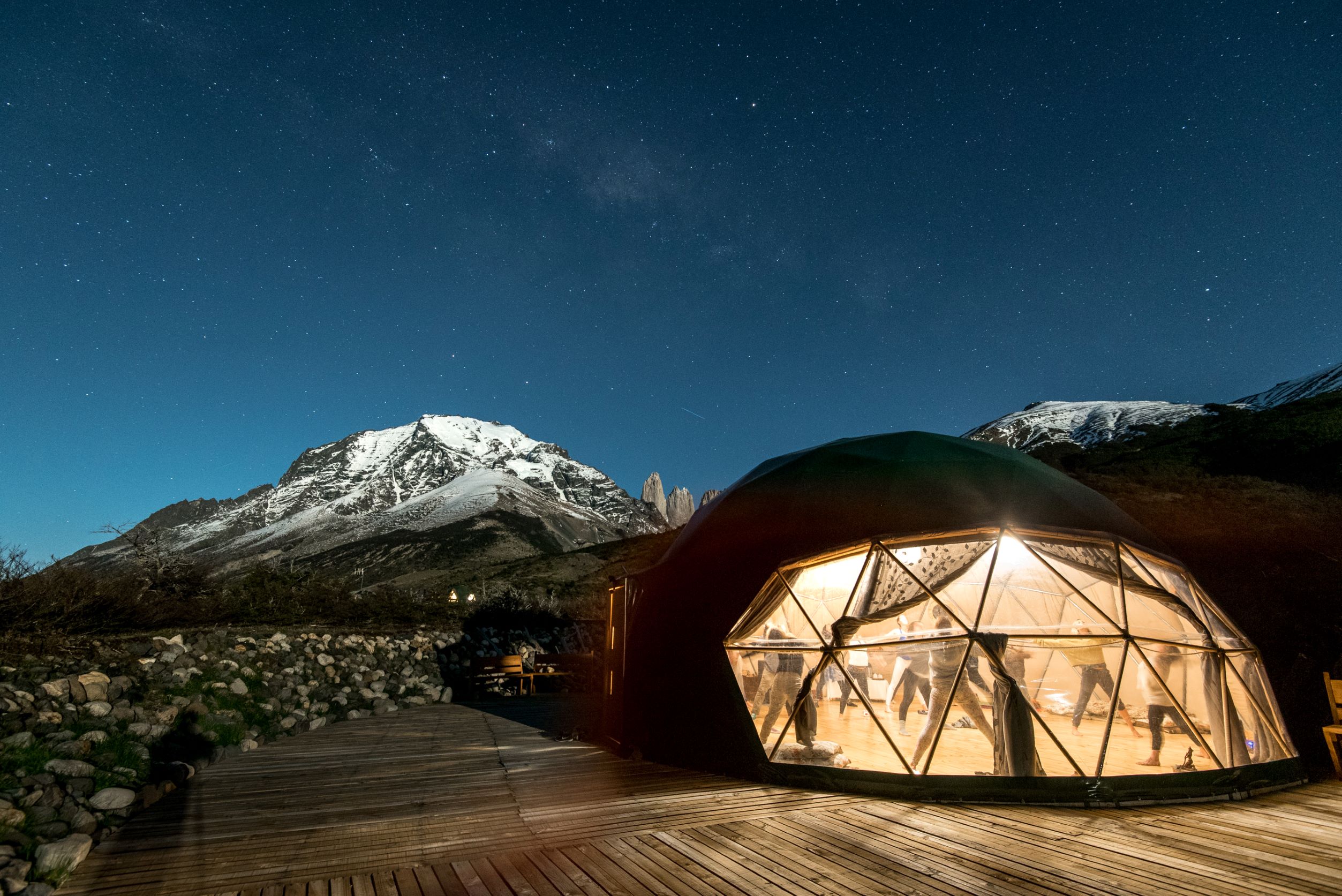 EcoCamp Patagonia 也特別規劃有瑜珈帳篷，讓遊客能來此體驗融入原始自然天地的瑜珈養生課程。