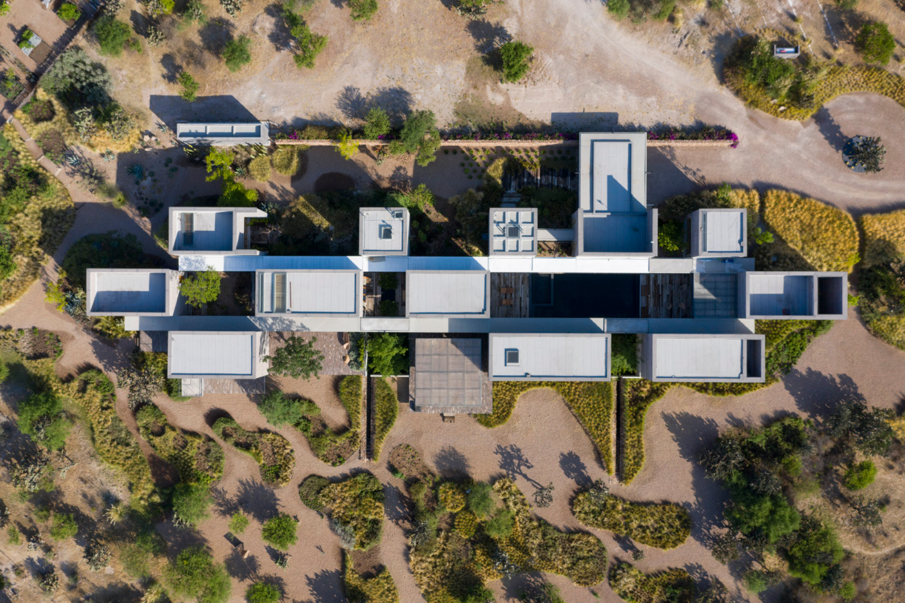 從俯瞰圖中可見 Casa Candelaria 空間規劃均以促進屋主與自然環境之間共享空間和對話為思考。