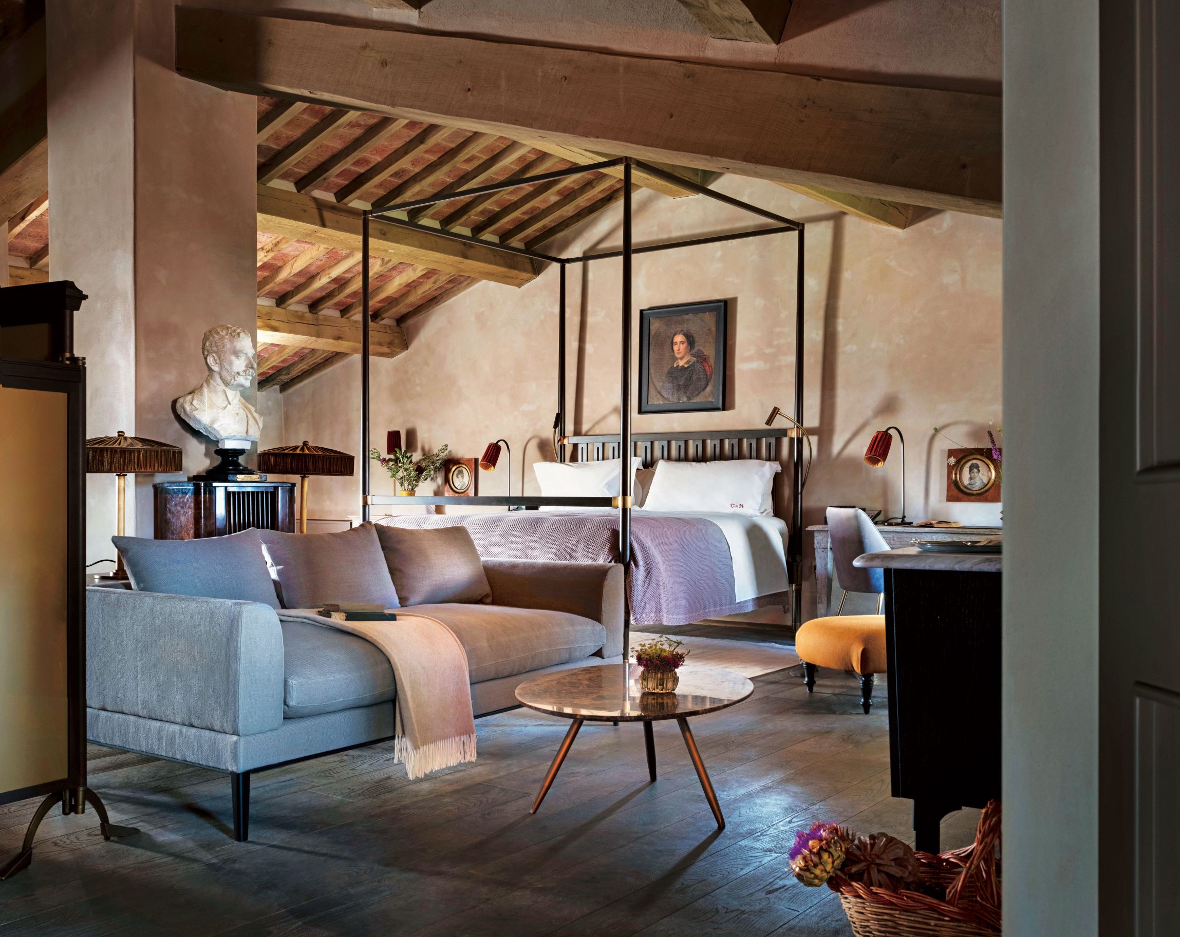 充满手工细节、尽显优雅氛围的城堡套房。