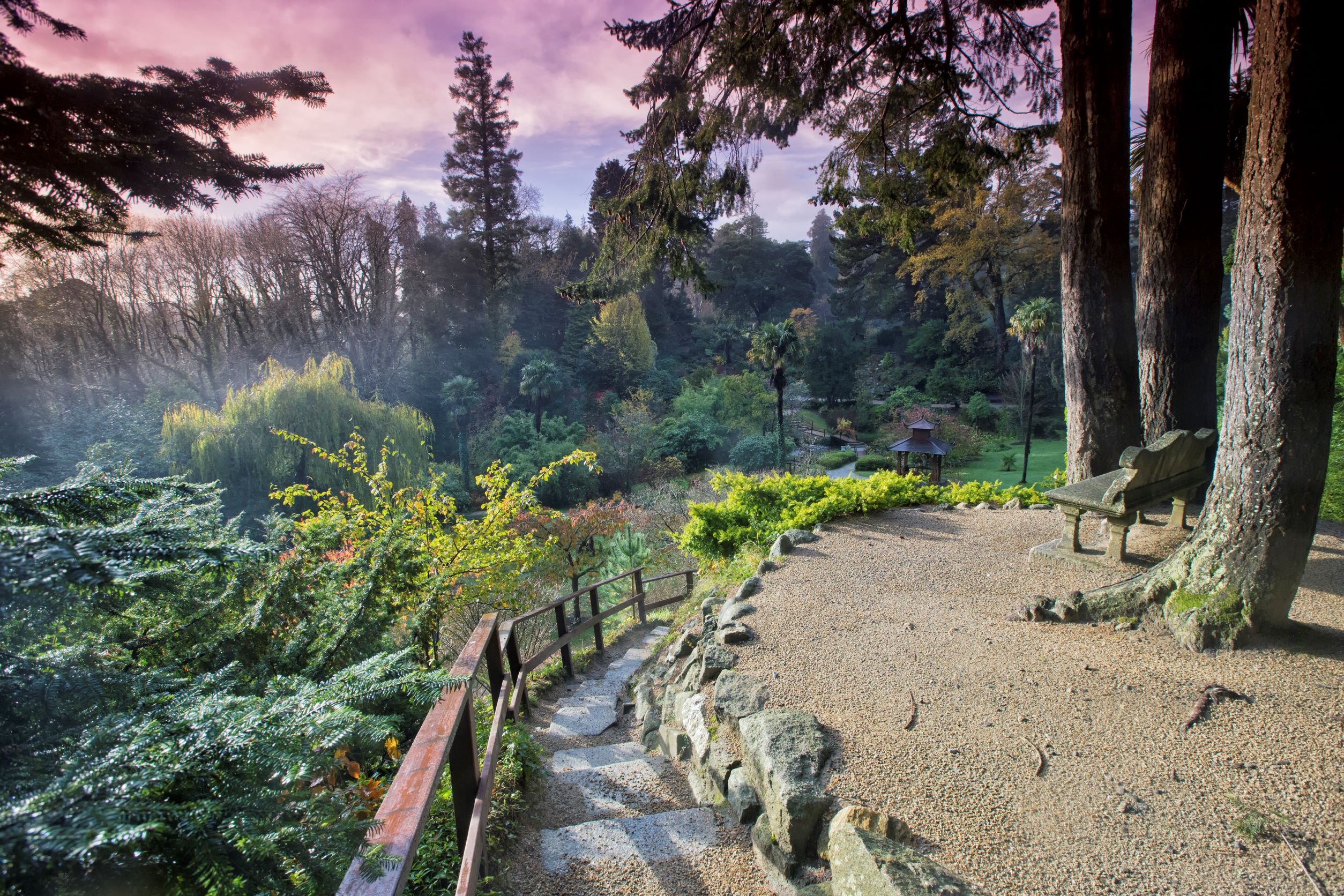 种满植栽树木的 Powerscourt，是爱尔兰最著名的庄园花园。