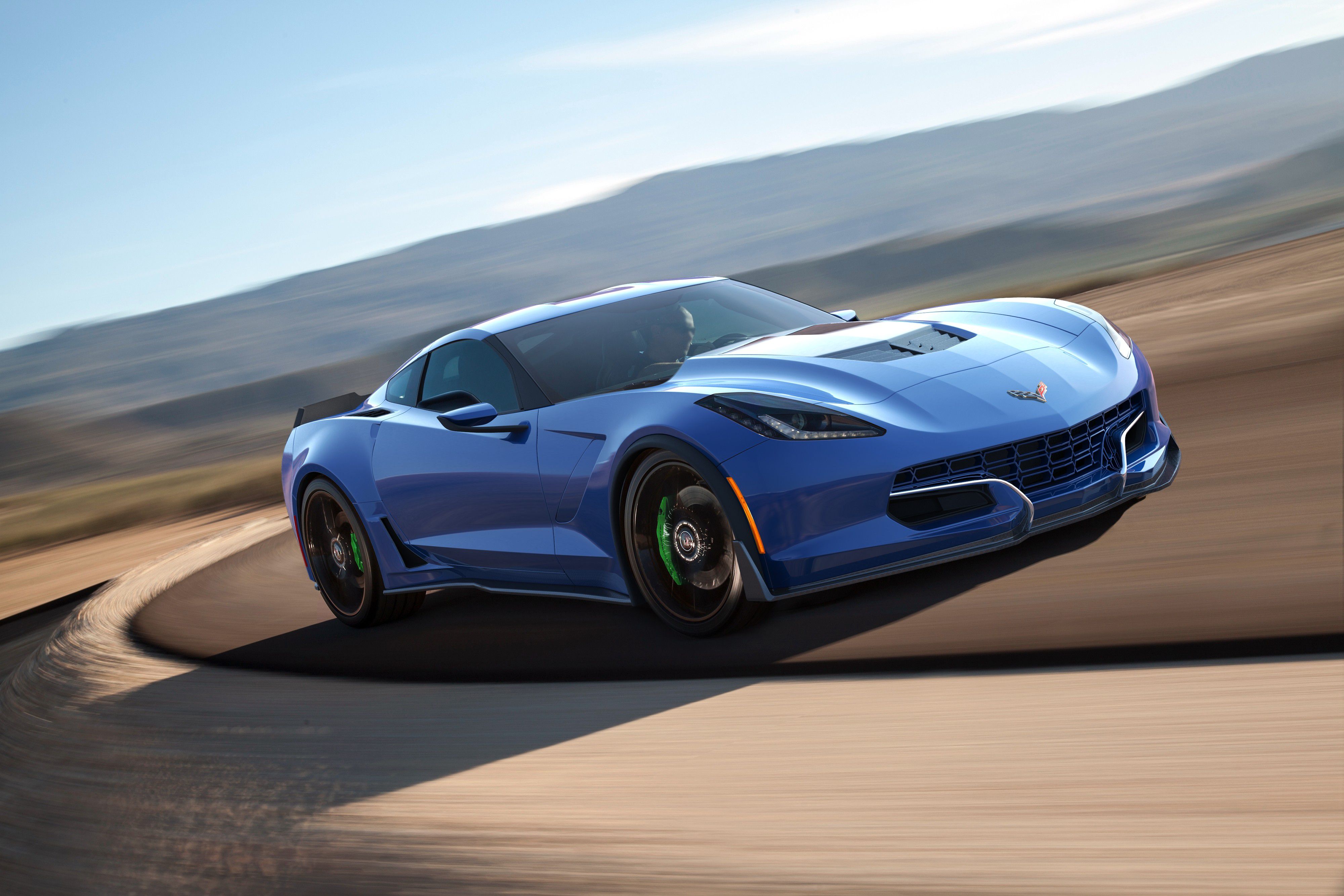 车身尺码:NA 轴距:NA 动力:电动马达 最大马力:660hp 最大扭力:813Nm 续航力:281.6km