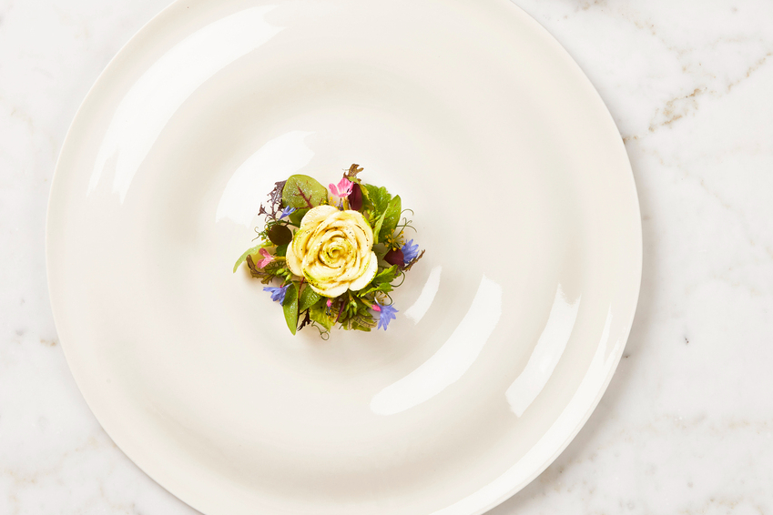 如同花束般美麗的「西葫蘆佐檸檬 馬鞭草、綠豆芽和山羊起司」。