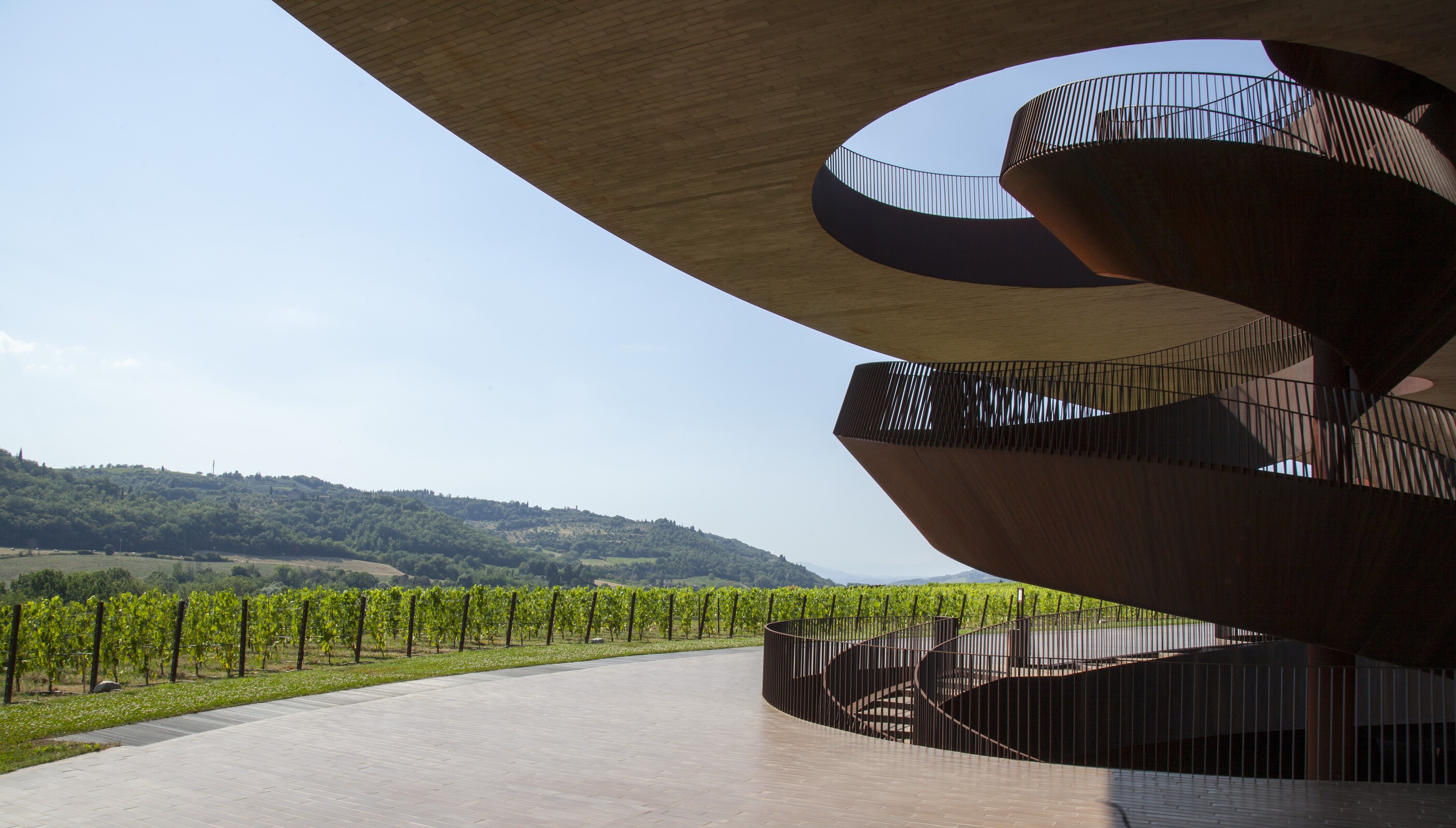Incredible Winery Architecture：ANTINORI NEL CHIANTI CLASSICO 世界酒莊建築巡禮 - 綠意丘陵中的建築詩篇