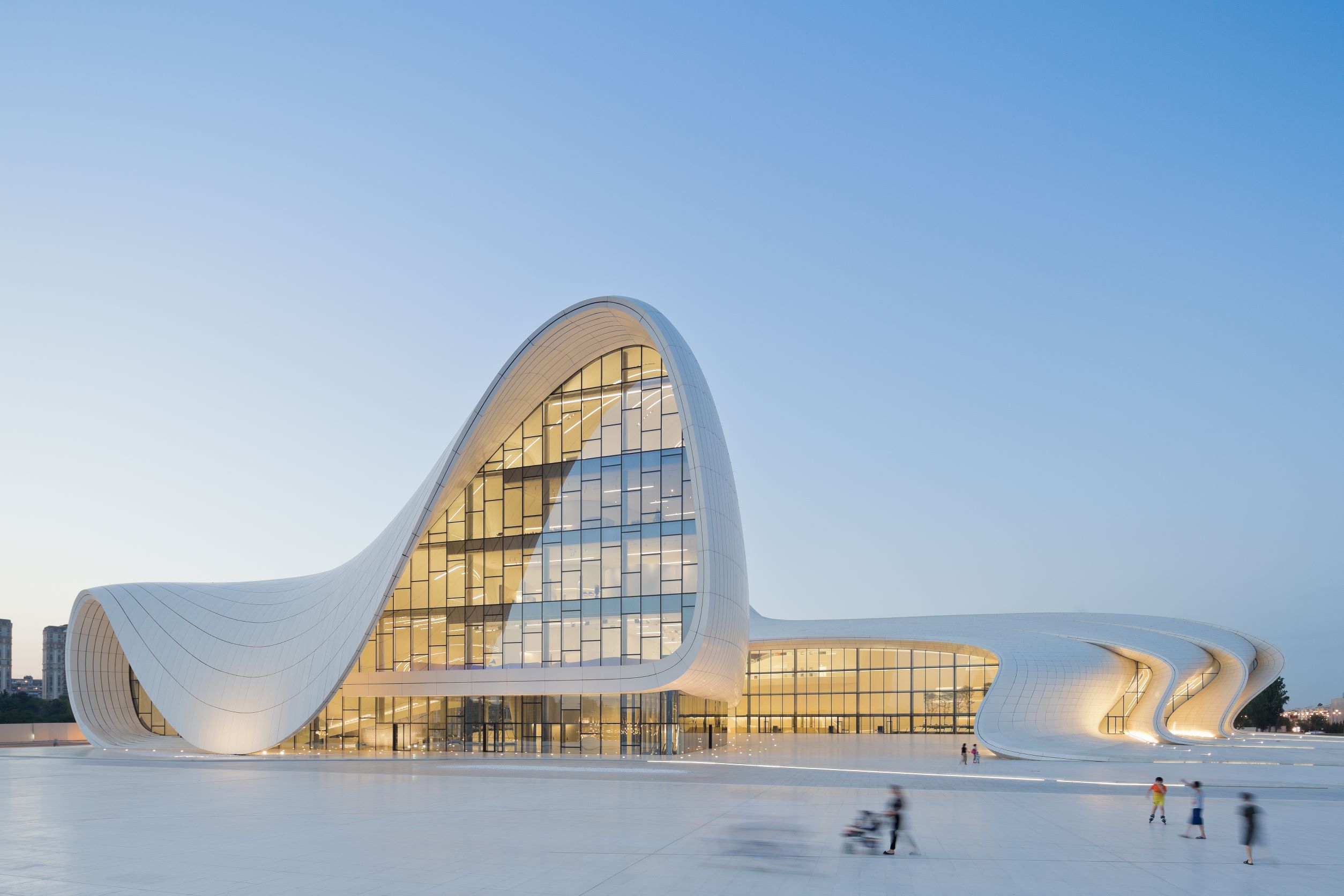 AMAZINGLY CURVED ARCHITECTURES: Heydar Aliyev Center 意想不到的不规则曲线建筑 - 天神遗落的手绢