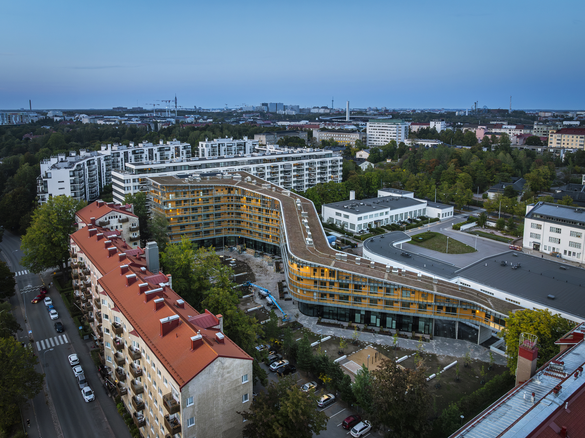 如河流般蜿蜒的 Meander Housing，为社区保留下更多的户外公共空间。 （ © Kuvatoimisto Kuvio Oy）