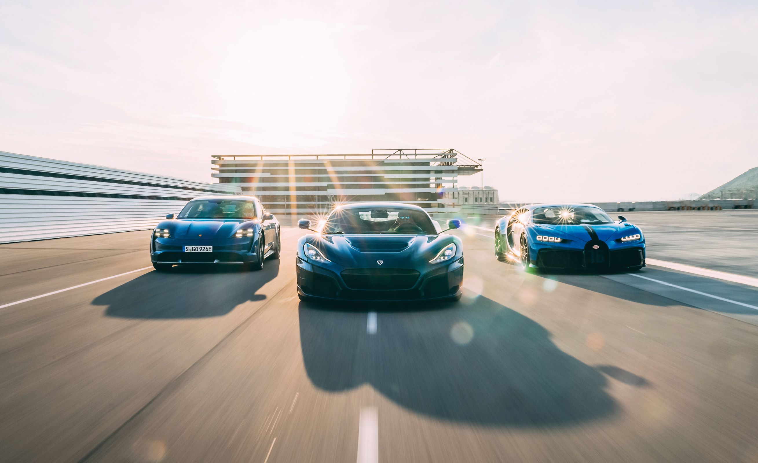 两年前说要把 Bugatti, Porsche 与 Rimac 三个品牌联想一起，对世人来说，恐怕都会觉得你在开玩笑，不过在眼前这即将进入电动世代的当下，却成为活生生的事实。