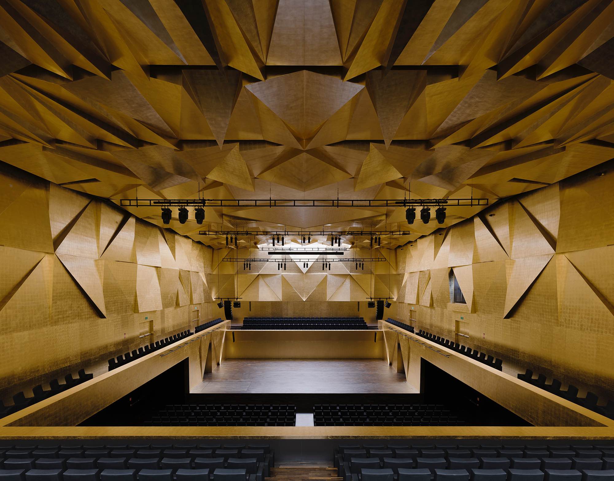 MODERN OPERA THEATRES: Mieczyslaw Karlowicz Philharmonic Hall 剧院里的艺术飨宴 - 冰山般的新表现主义存在
