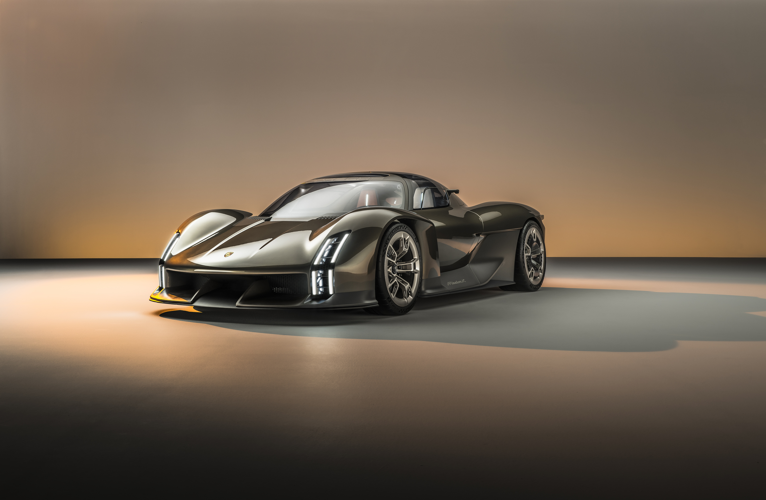 Porsche Mission X 预计采用全电子动力设定，构想相当前卫。