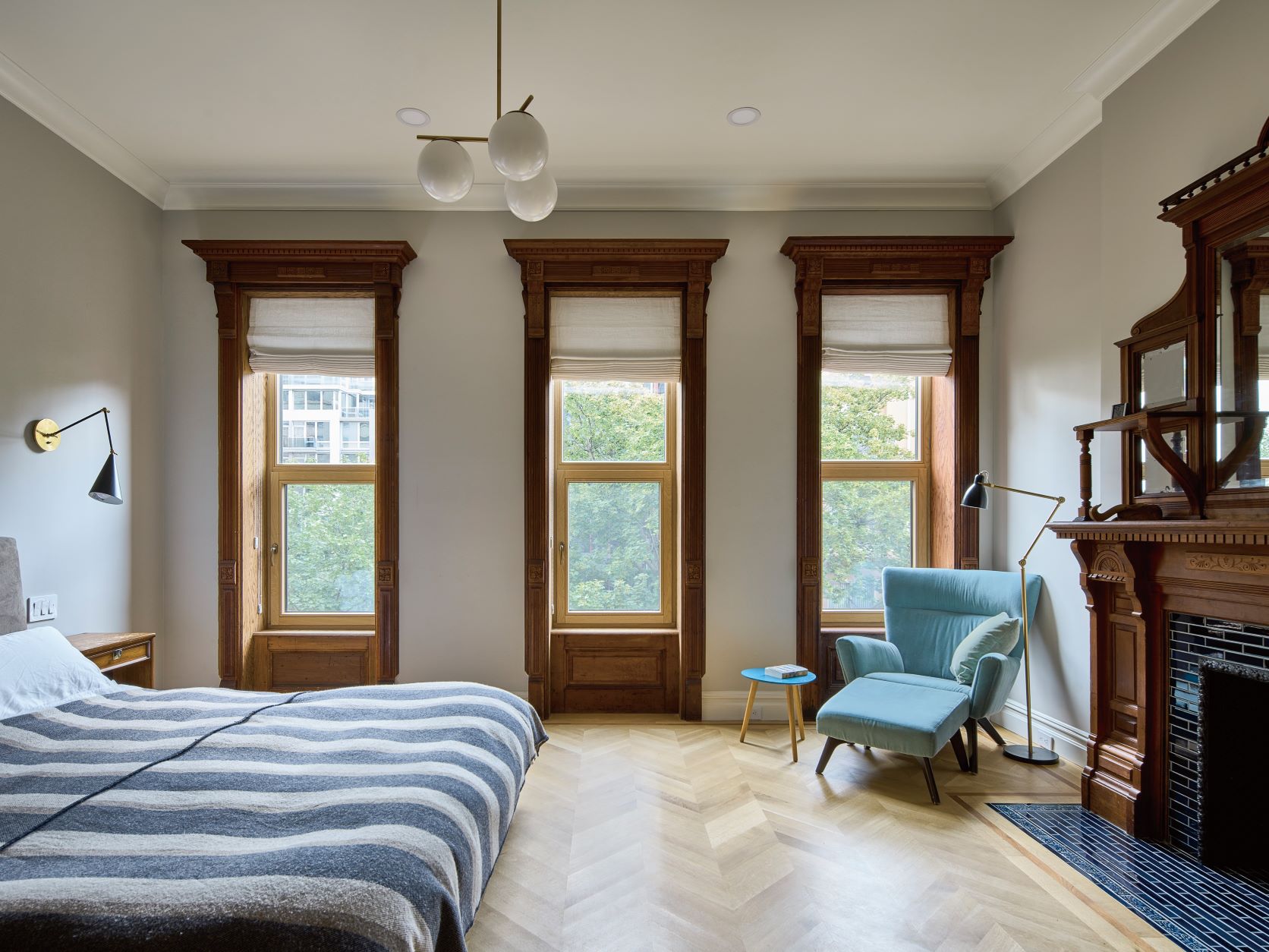 Harlem House 內部重溫古典結構，但室內軟裝色調上多採淺色系，避免過度淪為直觀的當代印象。
