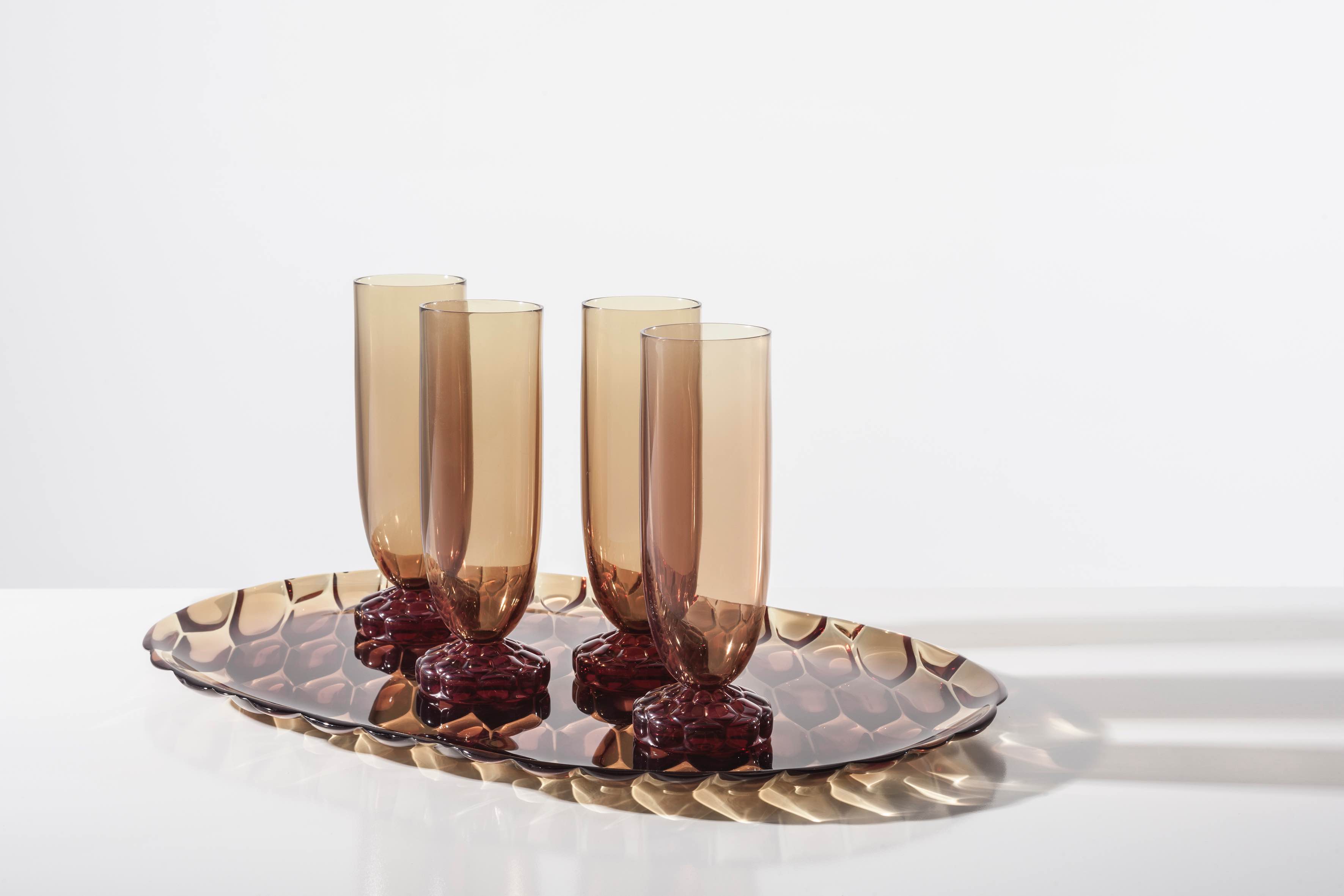 淡雅色彩的 JELLIES FAMILY 塑料餐具，为生活添增几许乐趣。