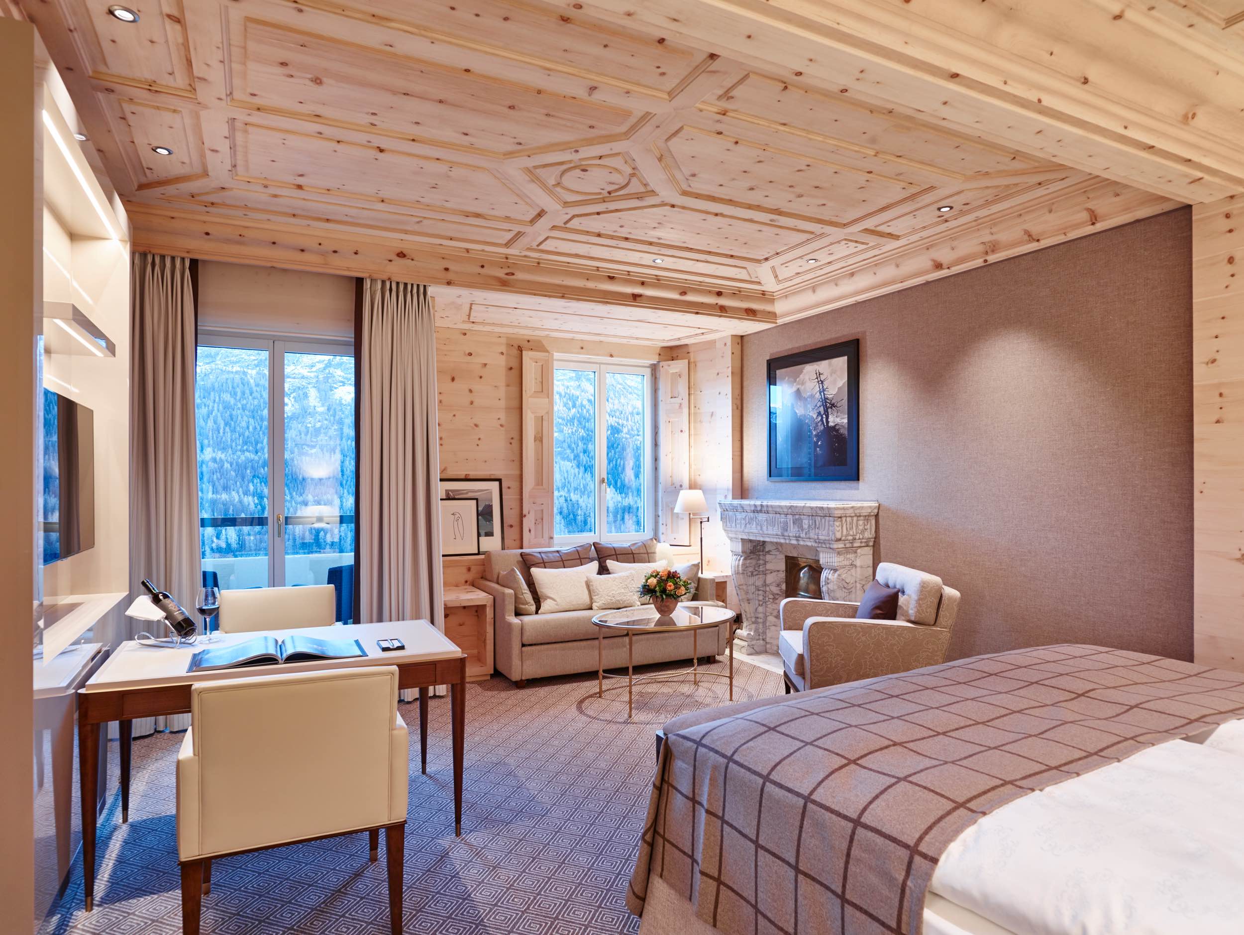 Kulm Hotel 以原木打造而成的舒適套房。