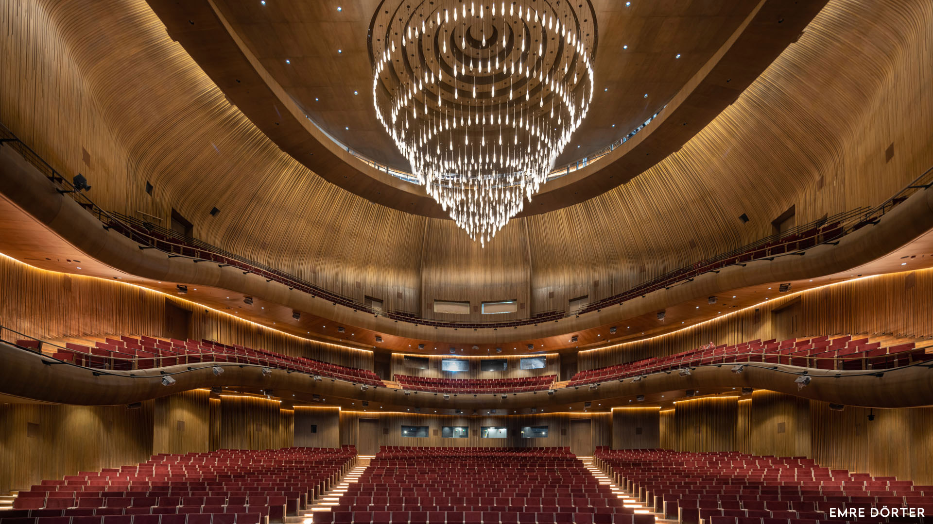 Atatürk Cultural Centre 里的半球形歌剧院，共可容纳 2,040 位观众。 （ © Emre Dörter ）