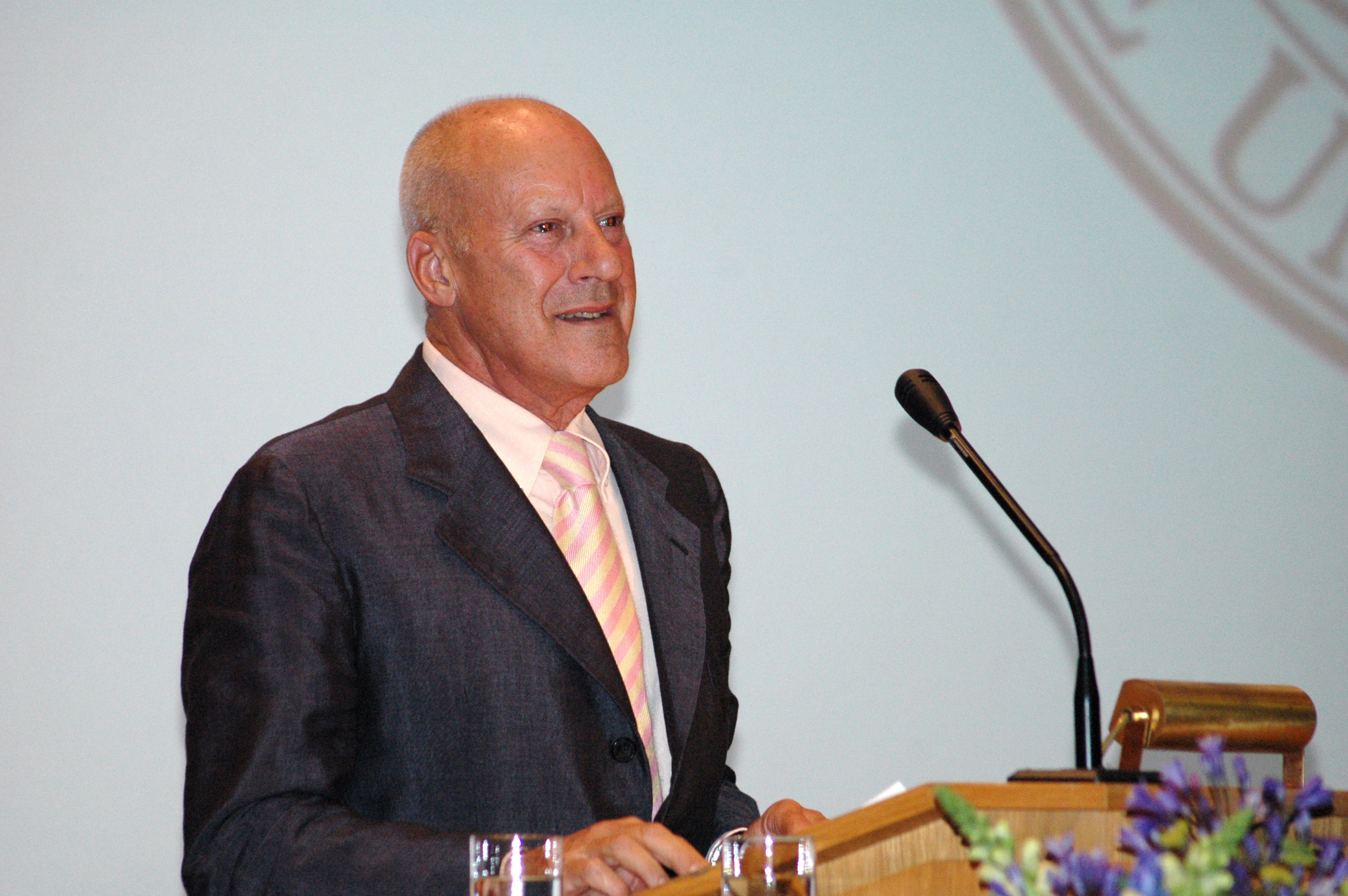 The Master Architect Redefining Skylines Norman Foster 重塑天际线的建筑大师