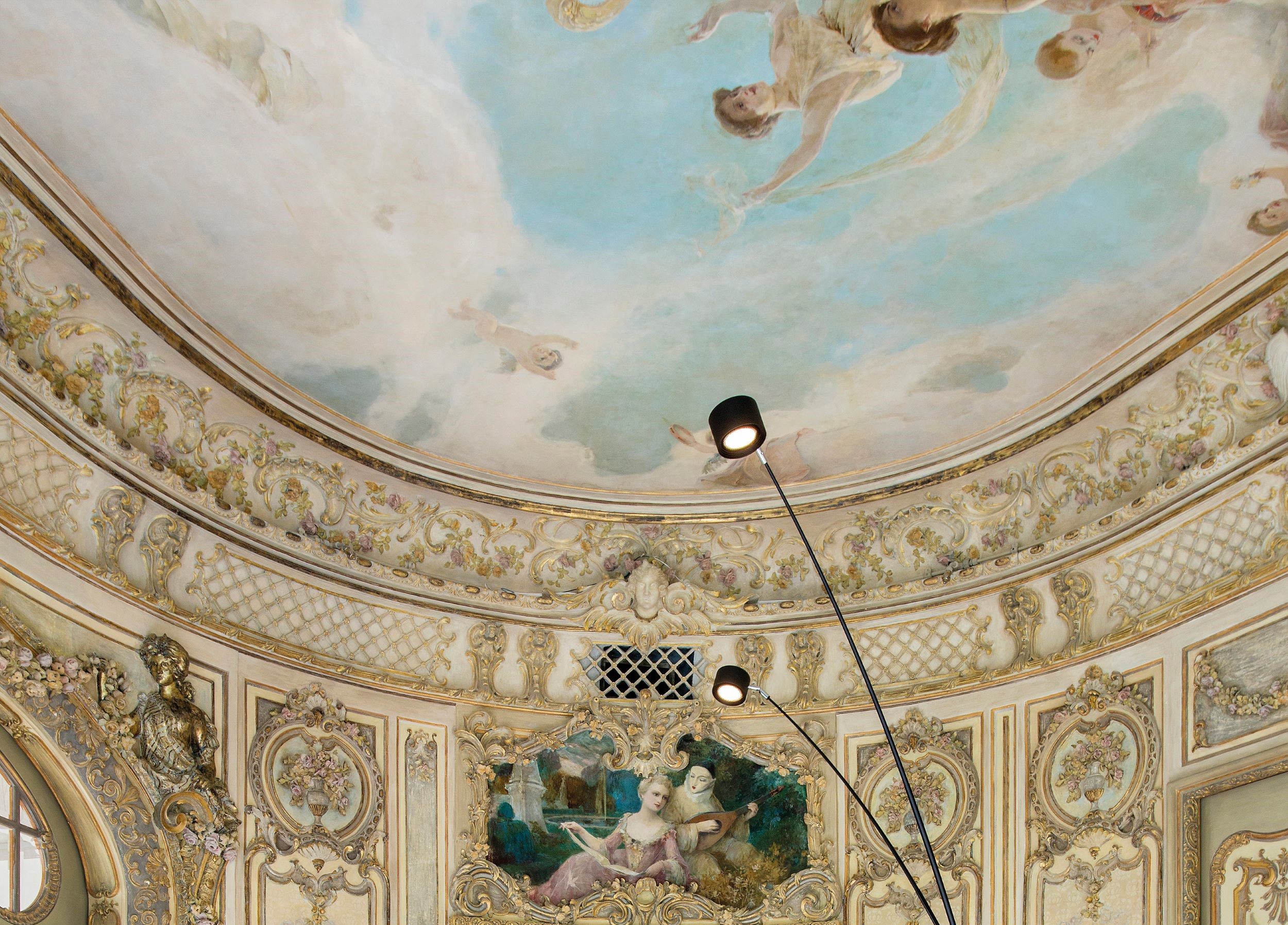 富麗堂皇的細節重溫並提高裝飾元素的價值，重塑 Casa Burés 在現代主義歷史中的地位。