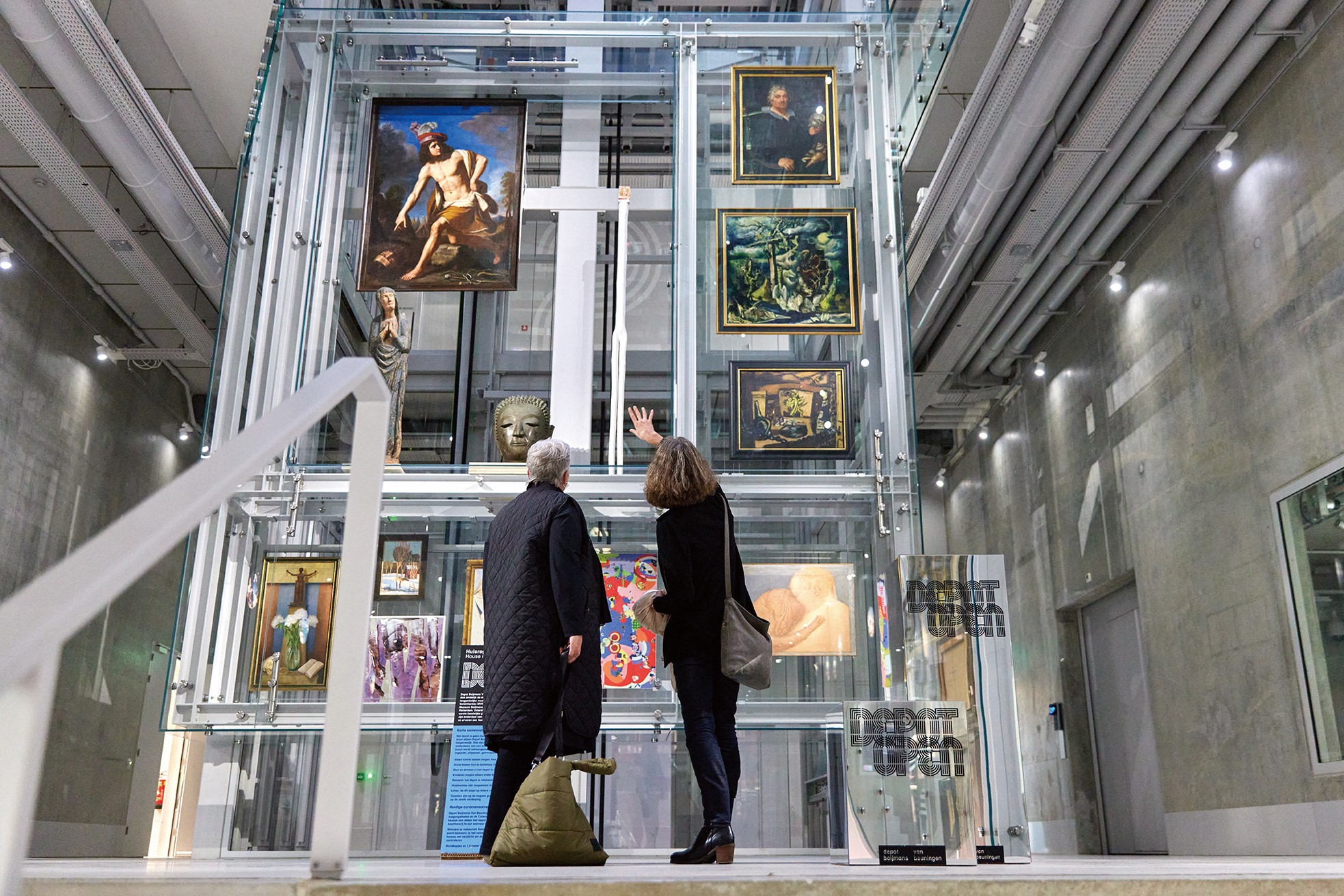 Depot Boijmans Van Beuningen 开放式的作品收藏方式，让馆内将近99%的馆藏都能被民众欣赏到。 ( © Aad Hoogendoorn )