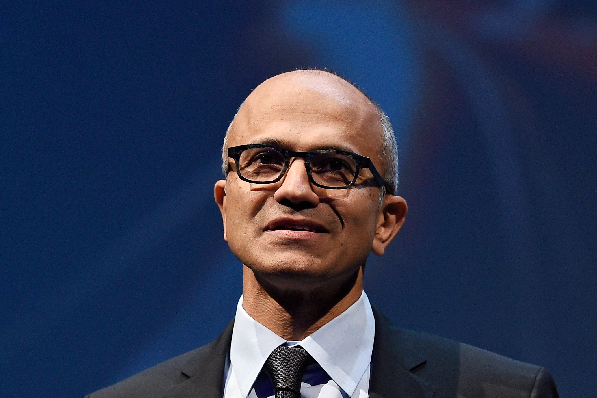 SATYA NADELLA 带领微软重返世界第一荣耀的微笑工程师