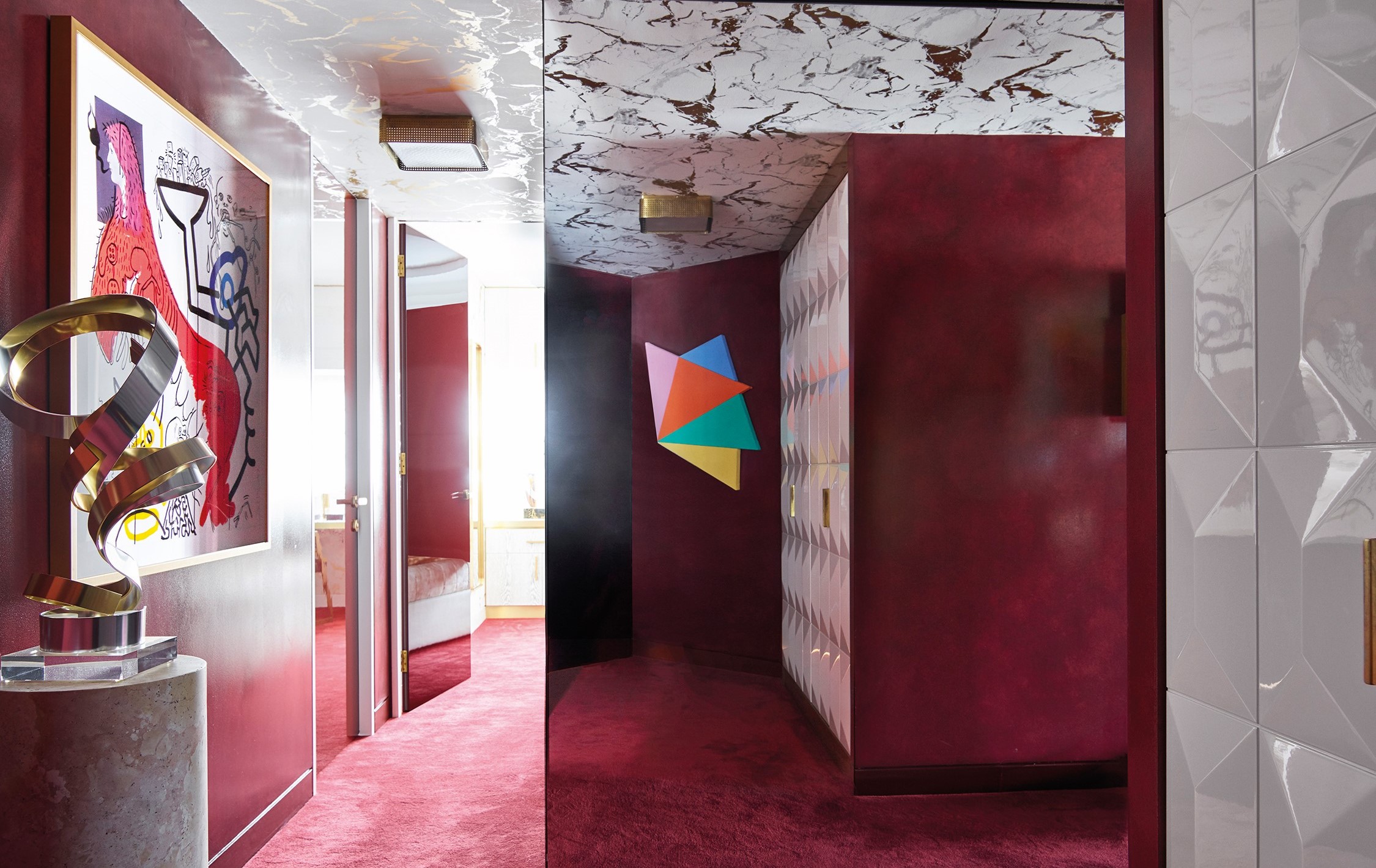 Greg Natale 的大膽用色，為空間營造出低調奢華的風采。