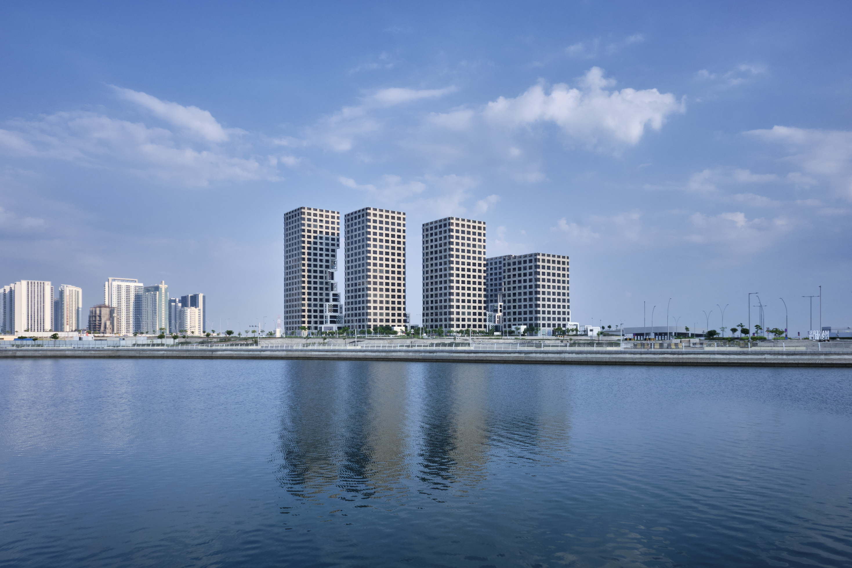 Pixel 如同点阵像素般的大楼建筑群 。