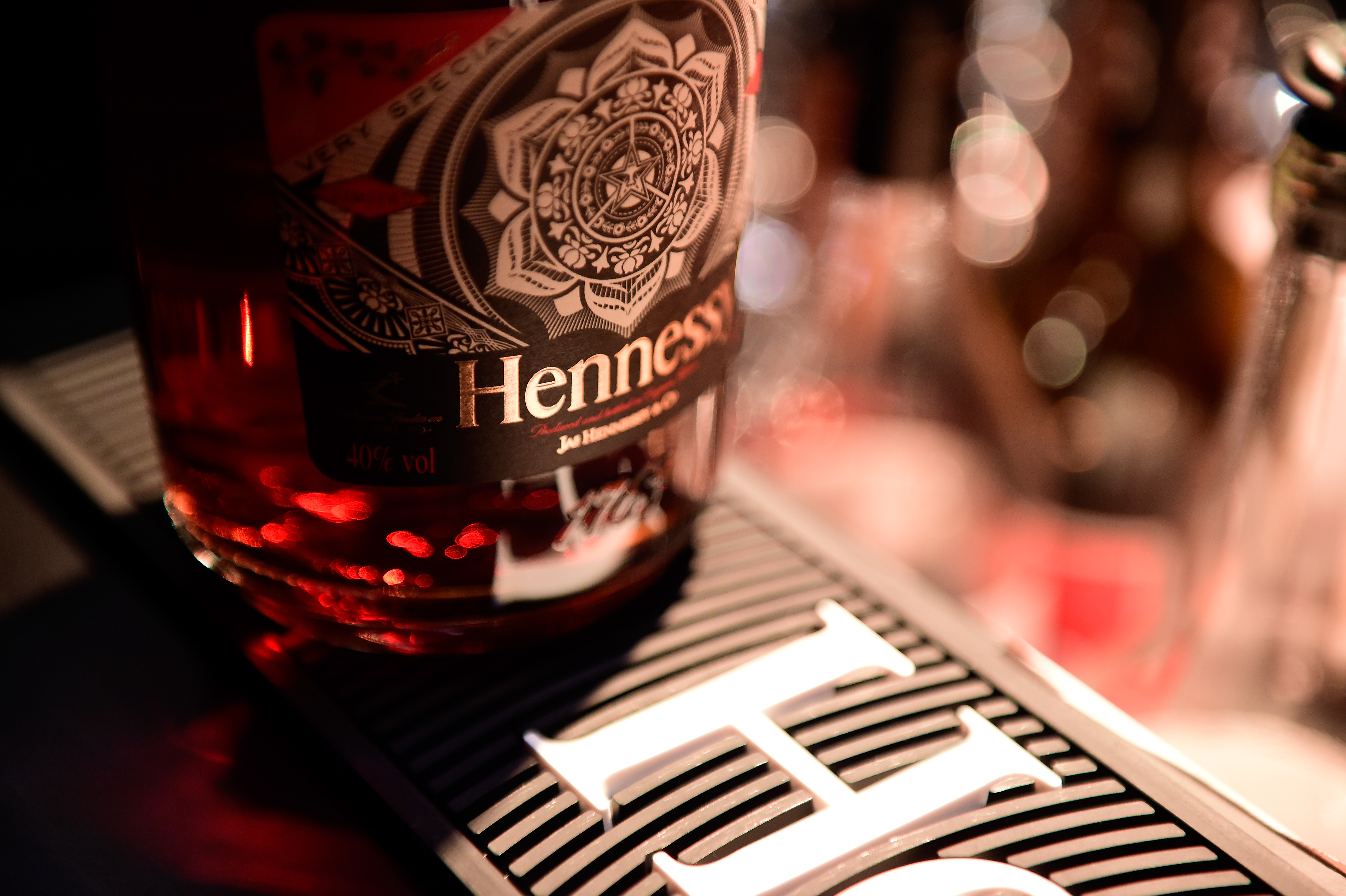 THE HANGOVER: MOËT HENNESSY’S PARTY IS OVER 酩悦轩尼诗的奢华宿醉