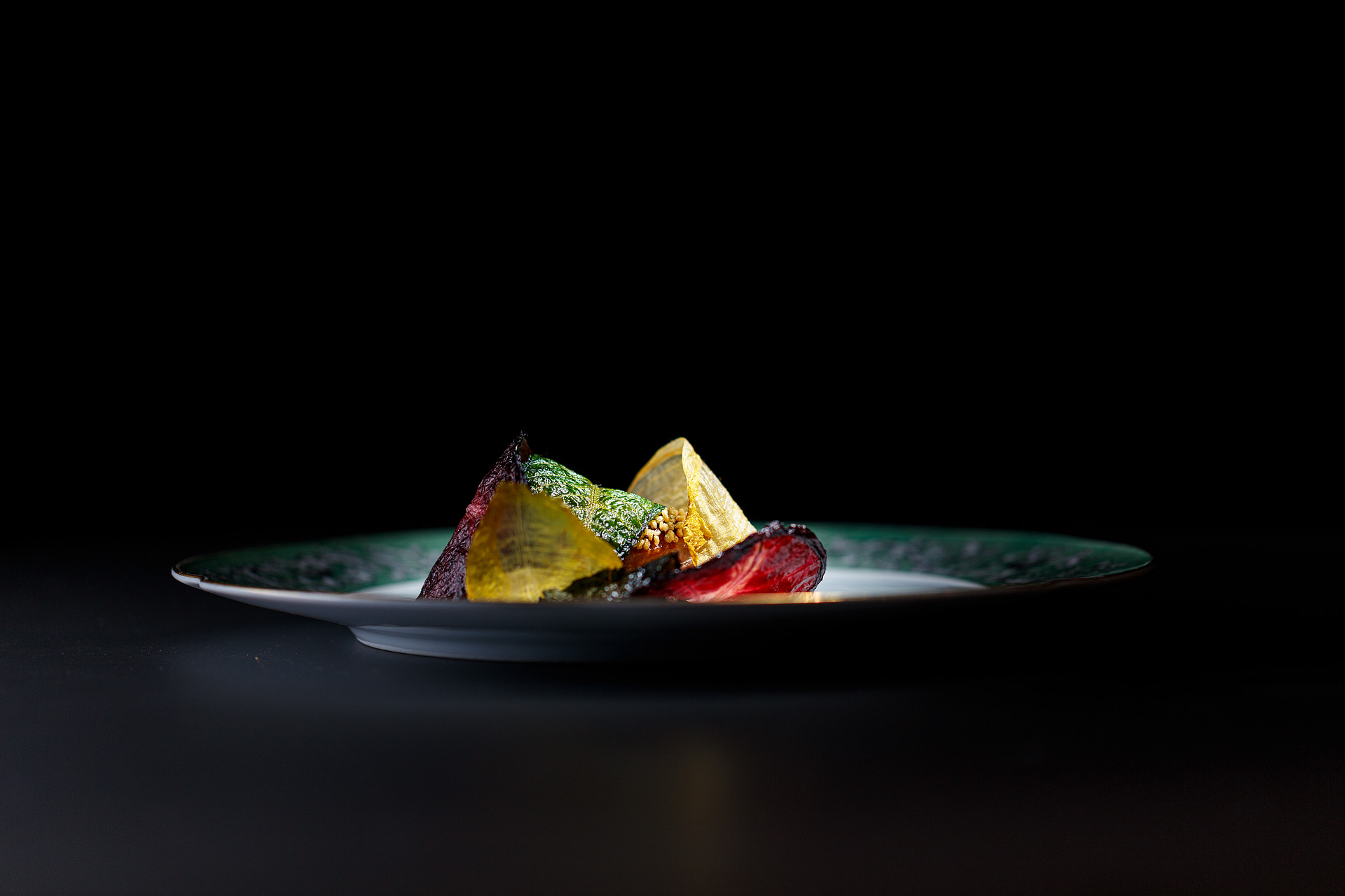 Grant Achatz 从餐盘的触感到结合视觉、嗅觉、味觉的餐点呈现，每一个环节都面面俱到，