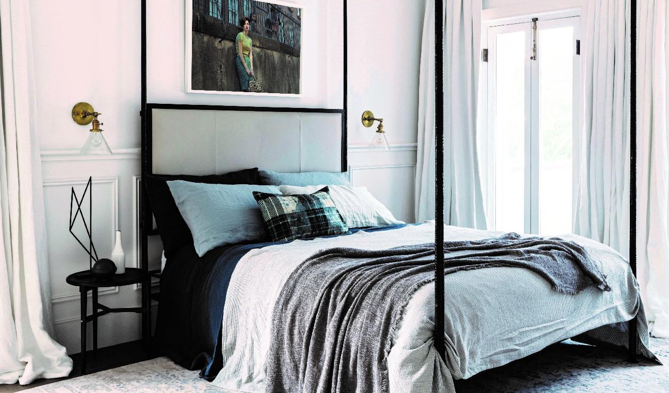 臥室以質感床架等配件，營造出迷人的歐式風尚。