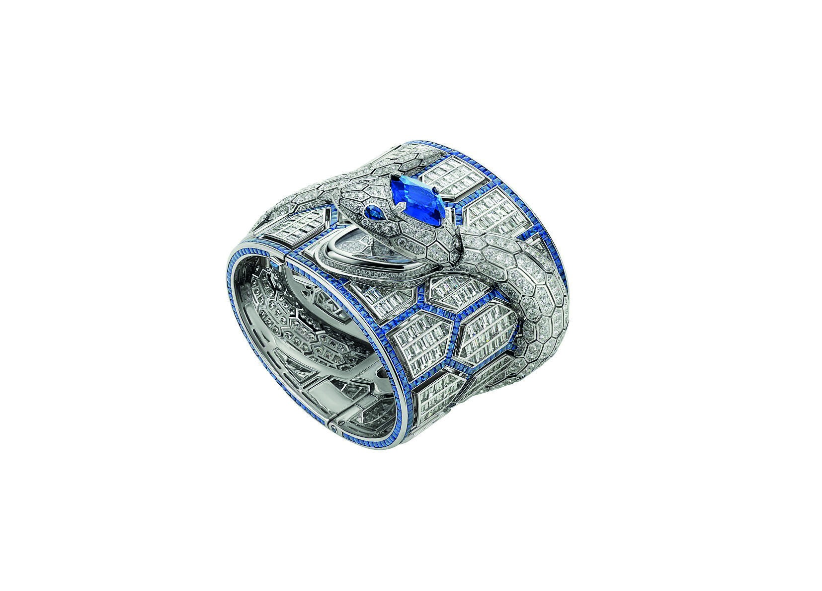 2019 年奪得 GPHG 最佳珠寶腕錶的「Serpenti Misteriosi Romani 頂級珠寶神秘腕錶」外型是品牌標誌的靈蛇，由蛇首一顆 10.83 克拉的斯里蘭卡藍寶石、總重 60 克拉美鑽和 30 克拉藍寶石相互輝映，呼應 2020 年度代表色「經典藍」，傳達女性高貴與智慧兼具的不凡生命。