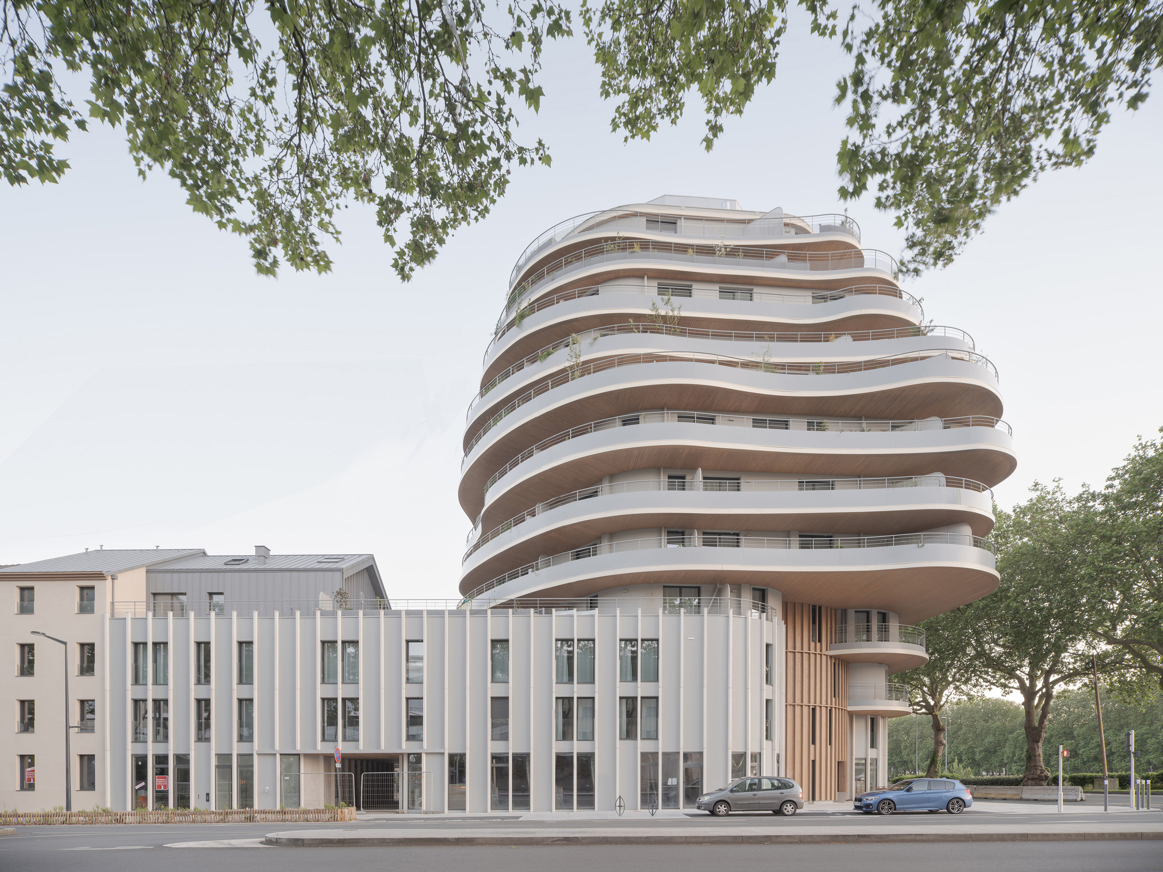 如同大树般拥抱有机生命力的 Arborescence Apartments。