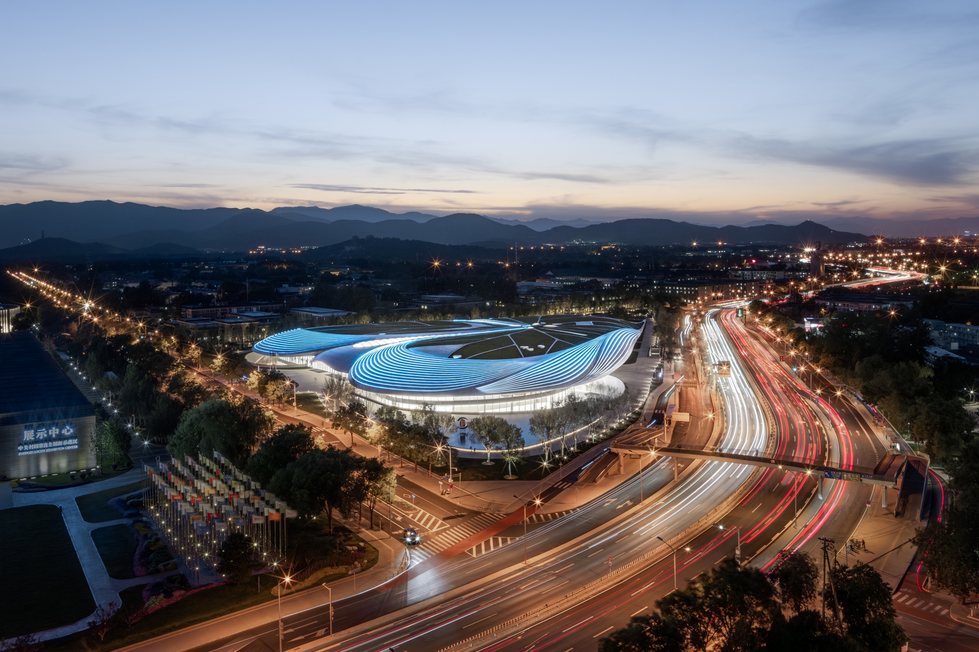 BIONIC DESIGN：ZGC International Innovation Center 仿生建筑 - 三叶草型绿化屋顶