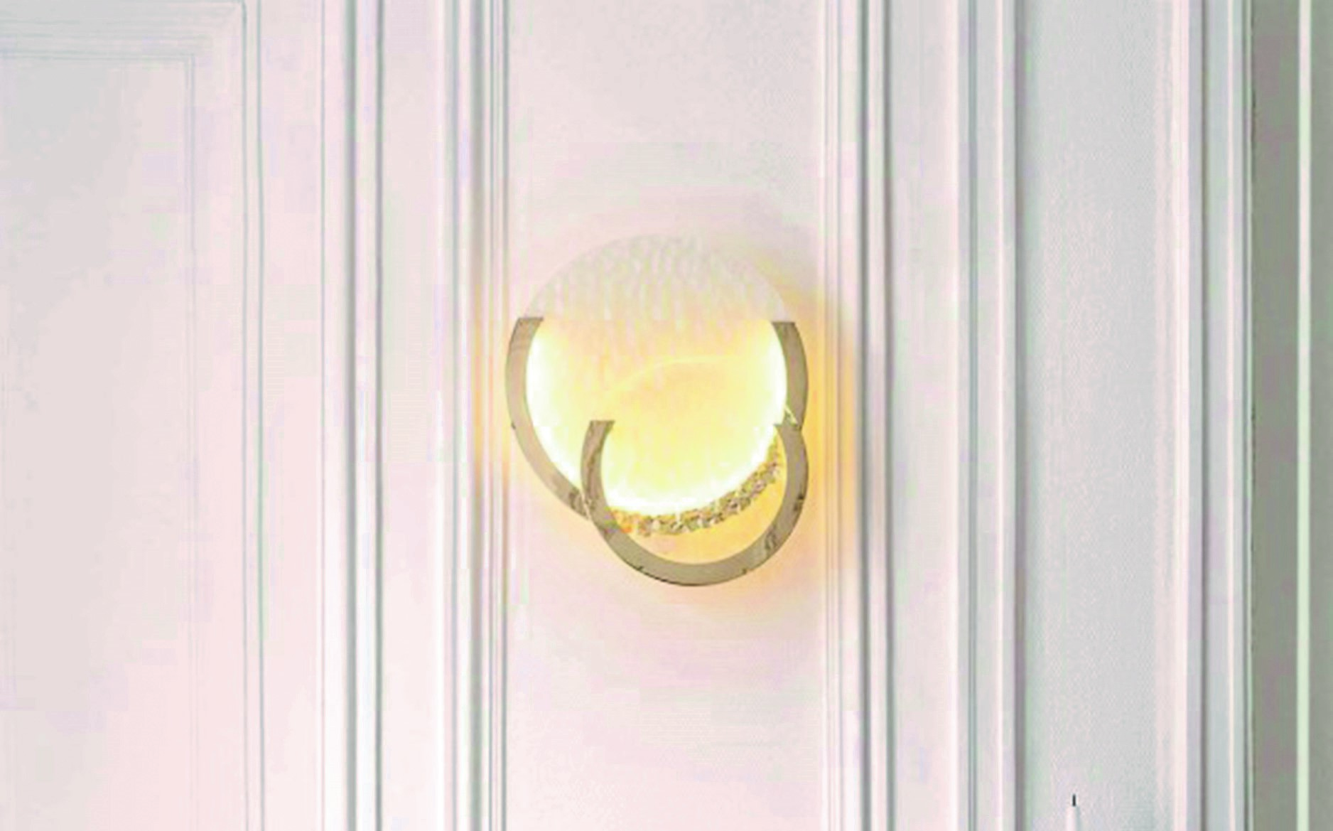 虽然脱离现代产业的「匹配主流」，但 Mydriaz 凭借着对灯饰艺术的非凡理念，使传统工艺的美学和概念得以在现代再度绽放。