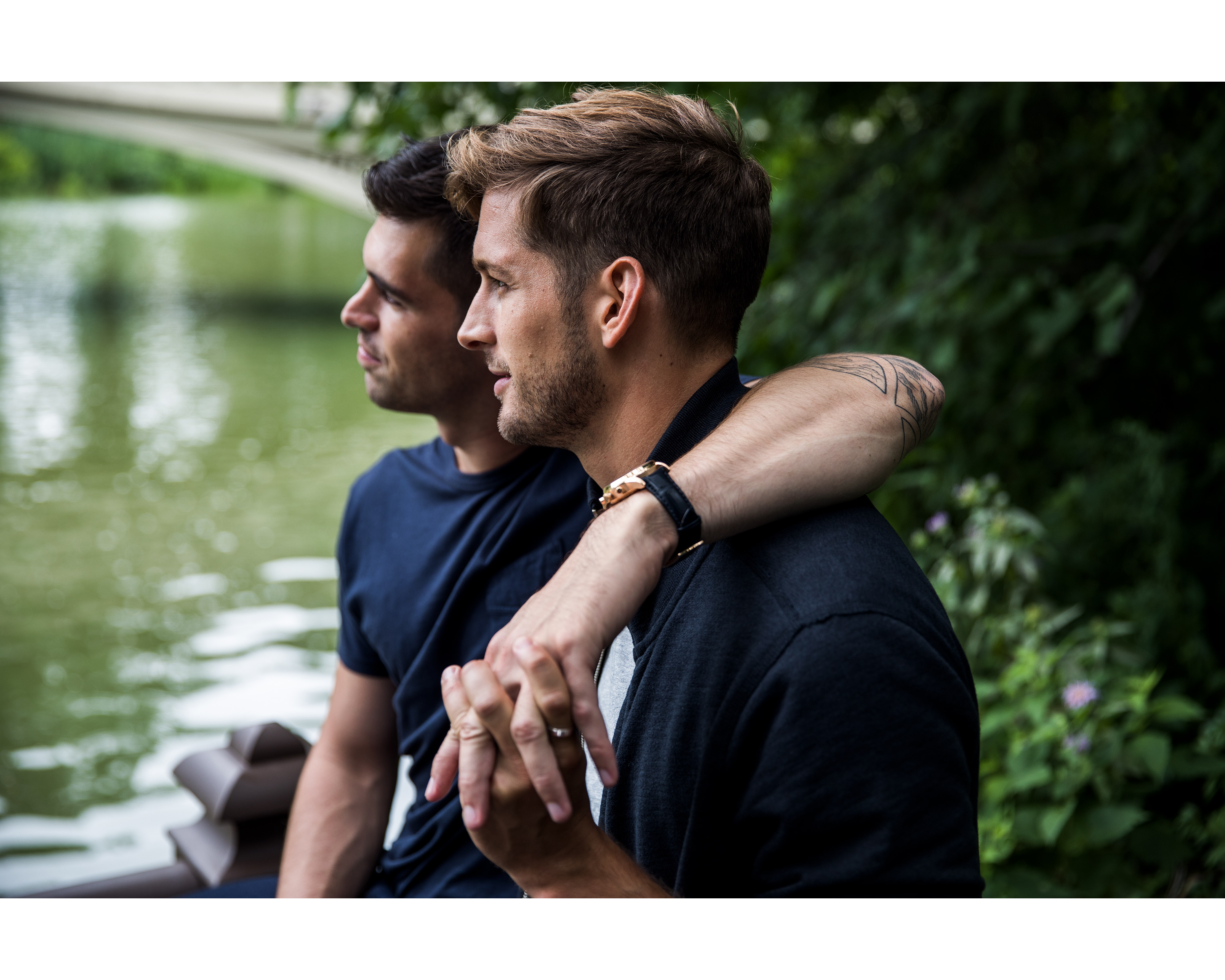 爱的多样性一直是 Tiffany & Co. 赞颂的主题，在世界上越来越多国家承认同性婚姻合法的 21 世纪，他们终于可以大方戴着情人对戒，在公园中消磨两人独处时光。