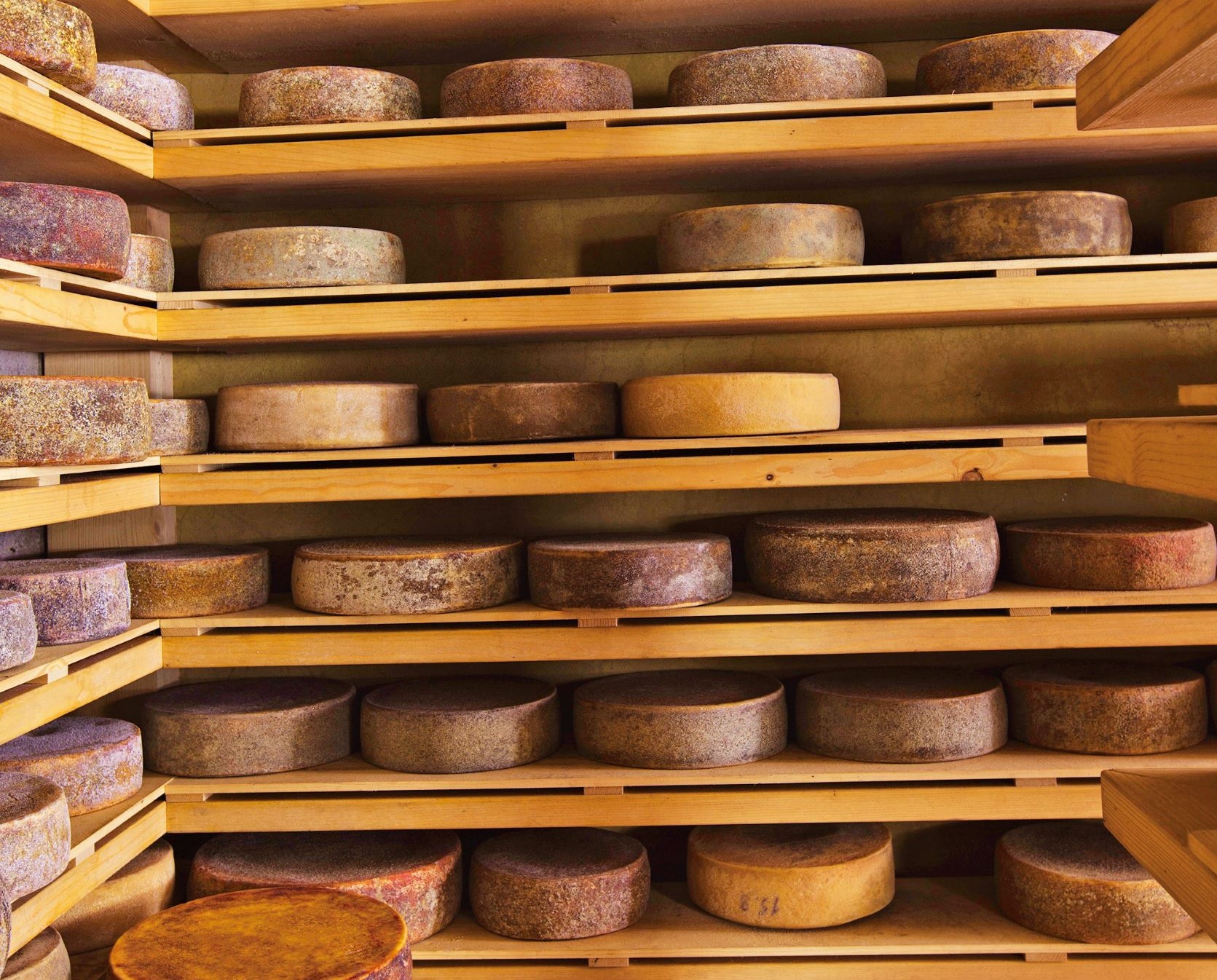 Hiša Franko 会将采购来的高山起司，放置在自家的起司熟成室，等候起司散发出浓郁的陈年香气。