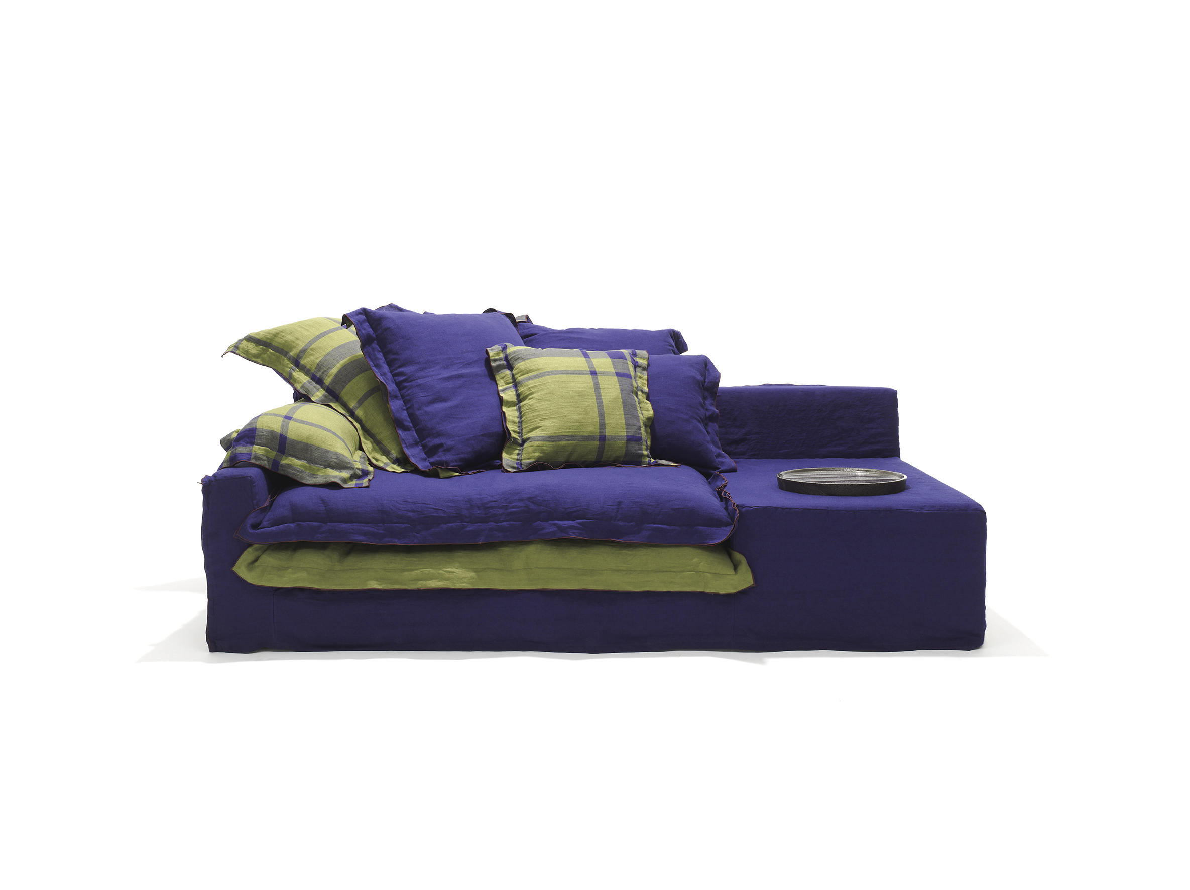 Jan's New Sofa 帶有獨特的滾邊設計，別具時尚感。