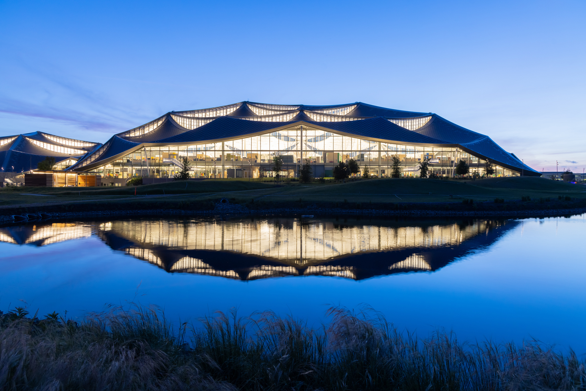 OFFICE OF THE FUTURE: GOOGLE BAY VIEW CAMPUS 未来办公室 - 以人为本的永续设计