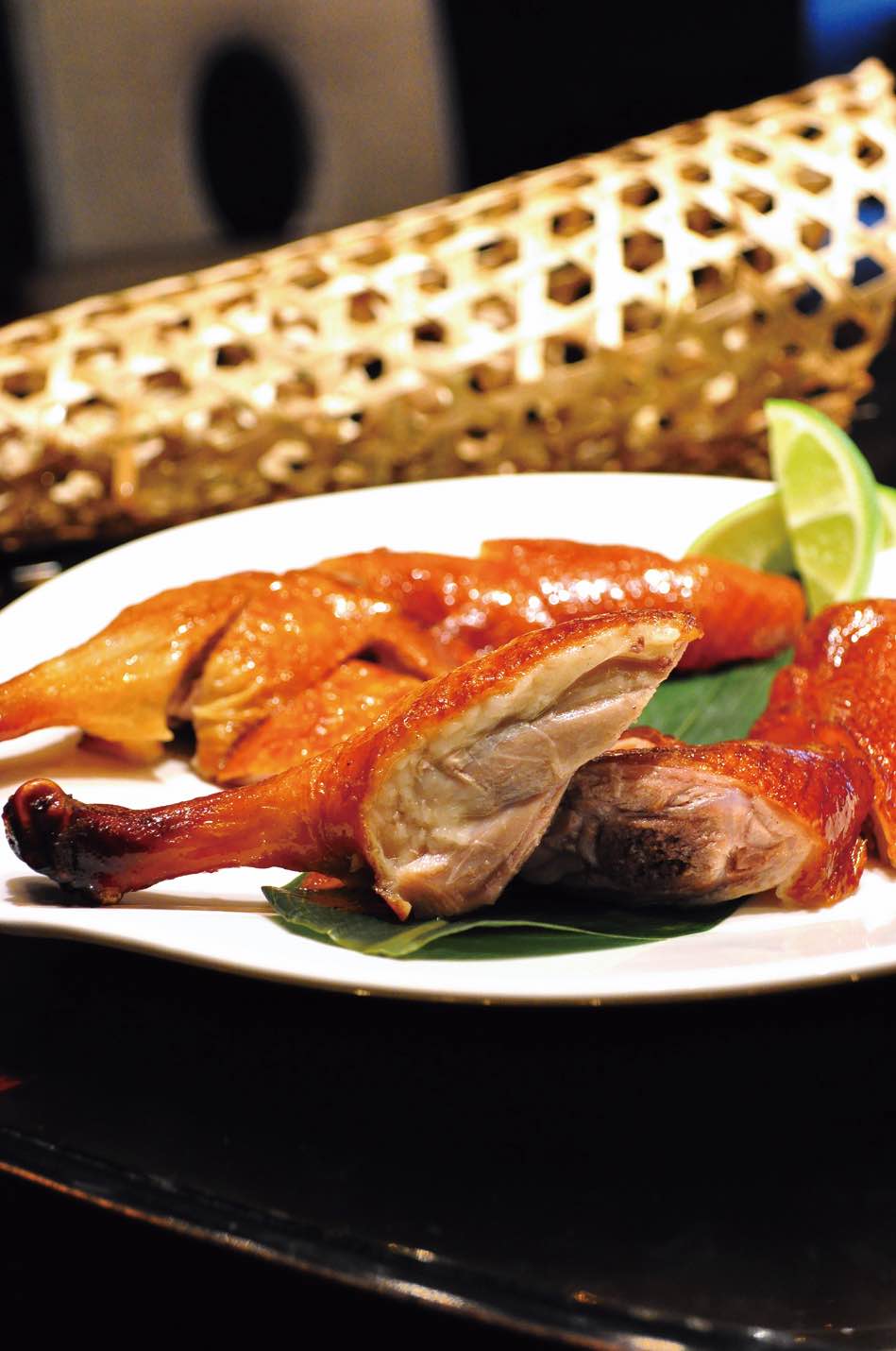先知鴨吃起來皮脆肉嫩，是頤宮的招牌菜式，廣受歡迎。