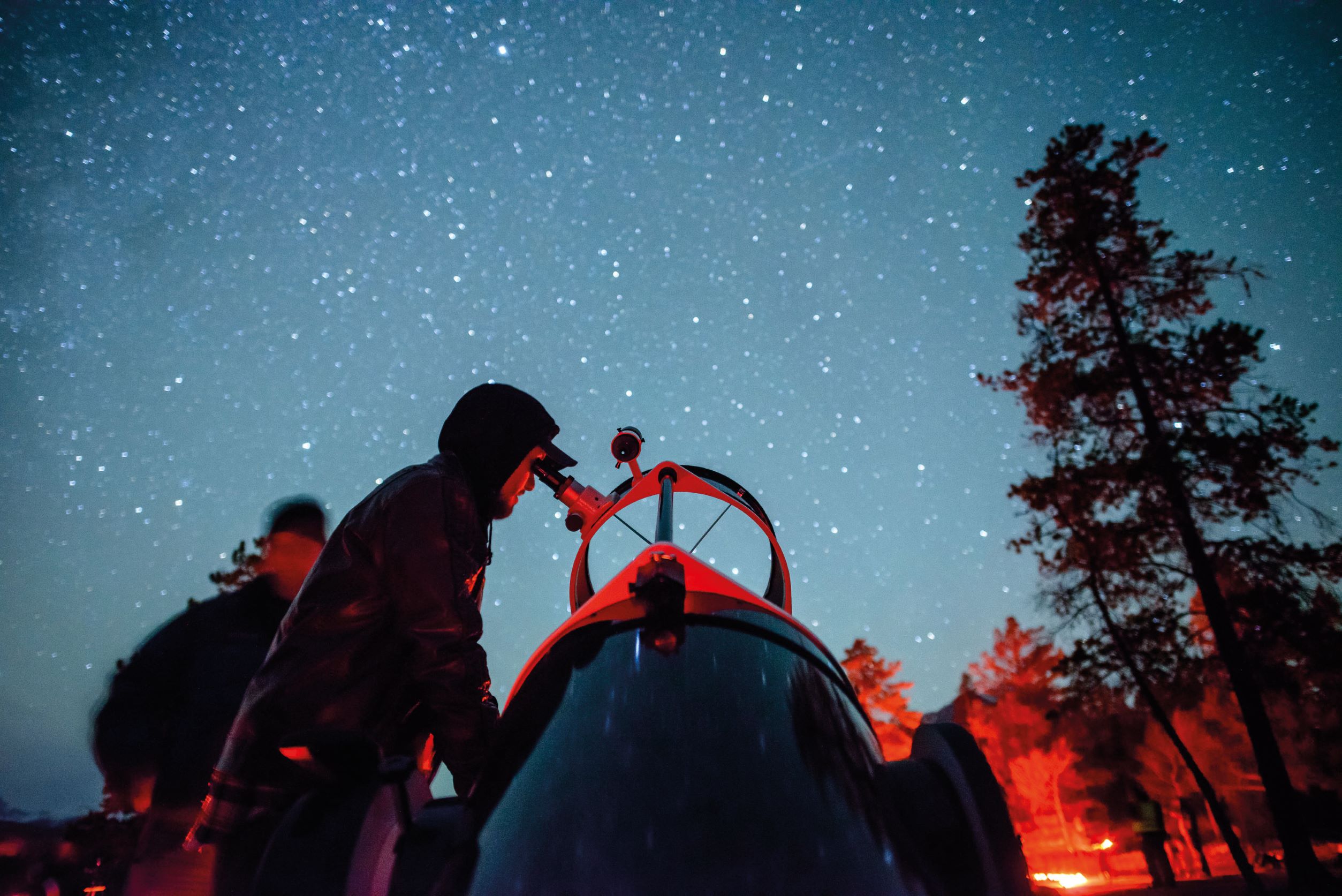 在每年的賈斯珀暗空節時，都會有星空專家帶領大家一同以天文望遠鏡觀星。