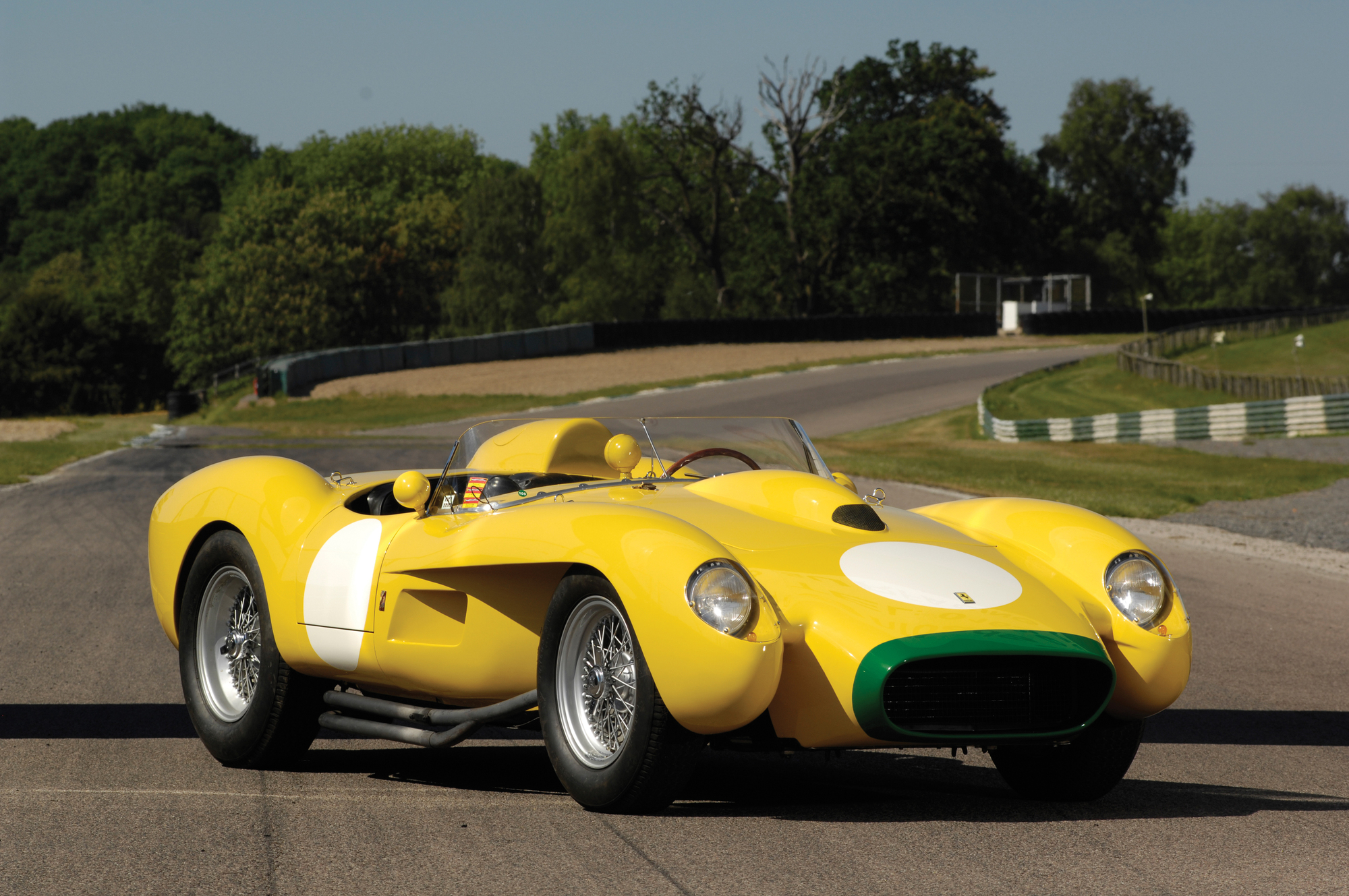 每部 Testa Rossa 都是以手工方式依照需求打造，因此细节各不相同。