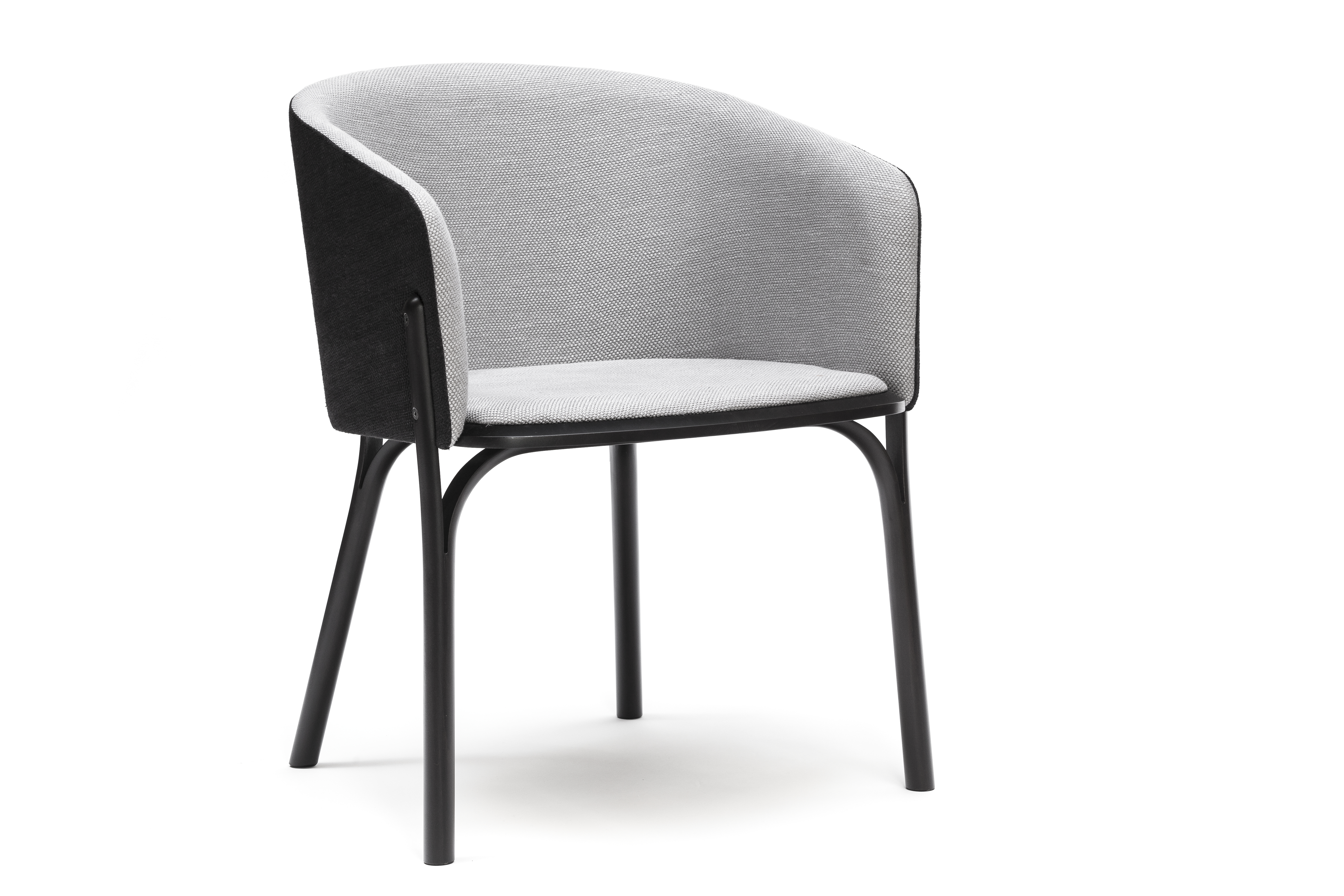 由 Arik Levy 與 Ton 合作，歷經近 2 年所設計研發而成的 Split 座椅，簡單卻隱藏著繁複的工法。