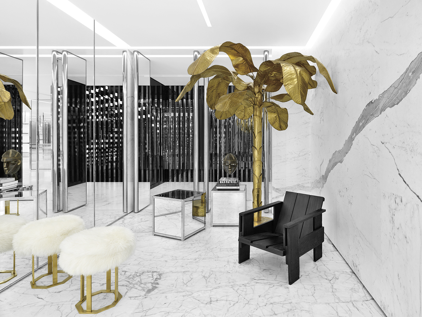 Yves Saint Laurent日本表參道專賣店，是目前全球最大的專賣店。