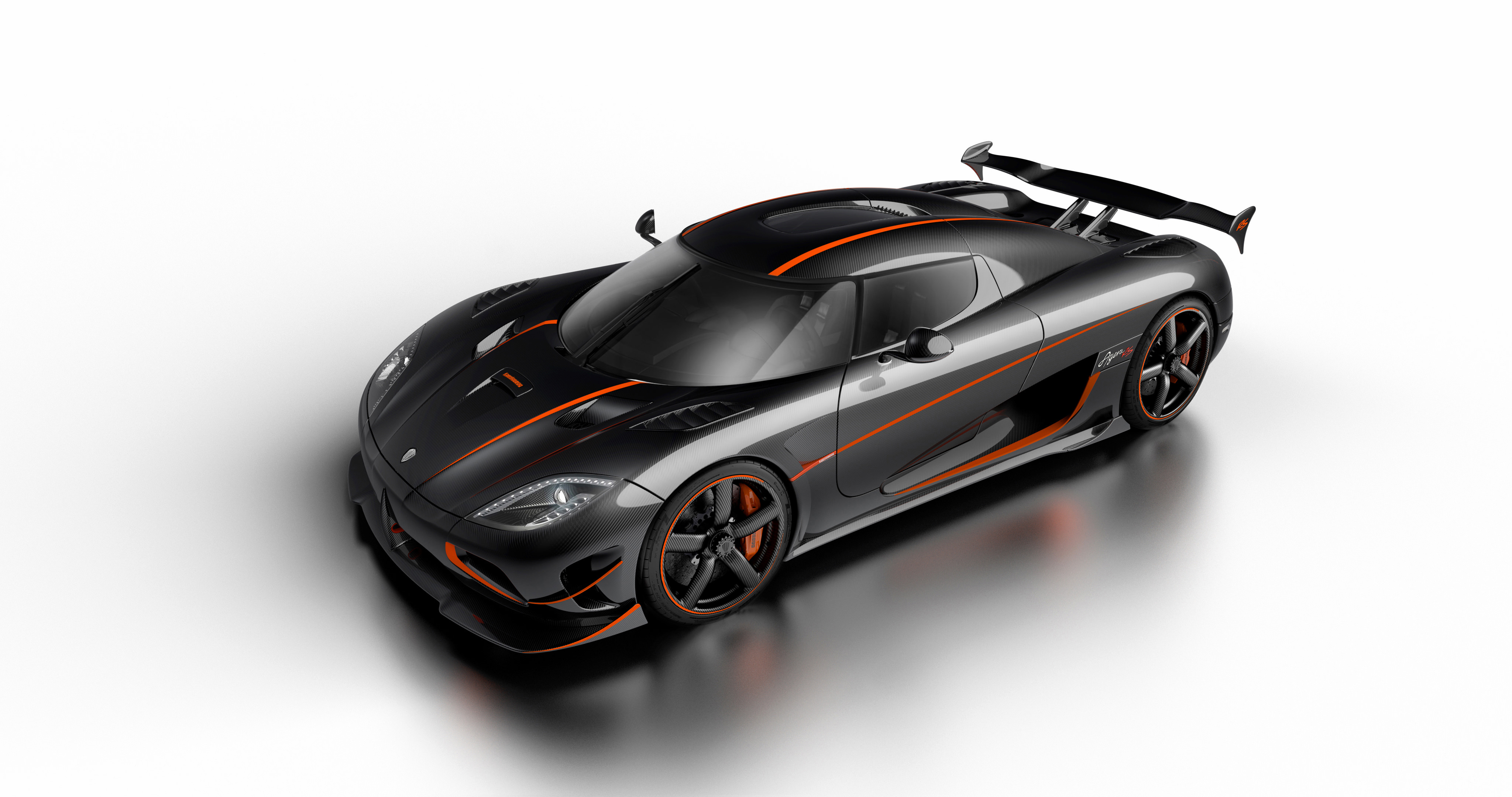引擎形式/排气量:5.0L V8 双涡轮增压 最大马力:1,160hp 最大扭力:130.5kgm 数量:25 辆