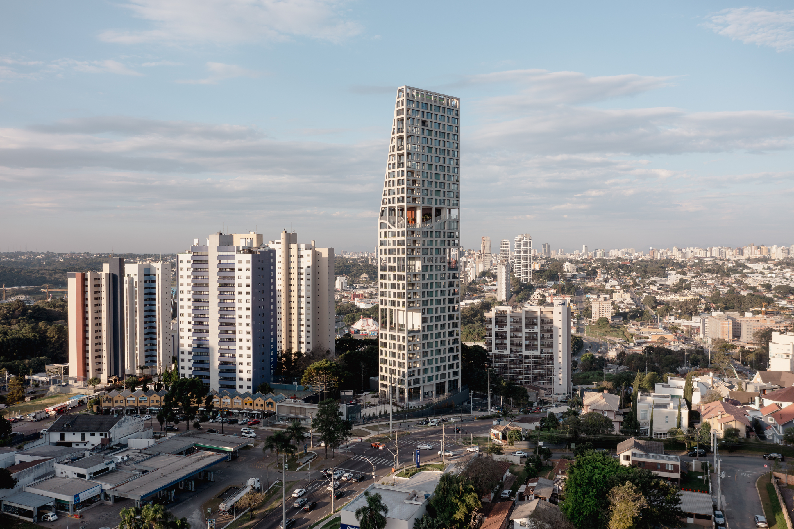 Reimagining the Future of Living：AGE 360 Building 住宅想像力 - 如编织网格的建筑肌理