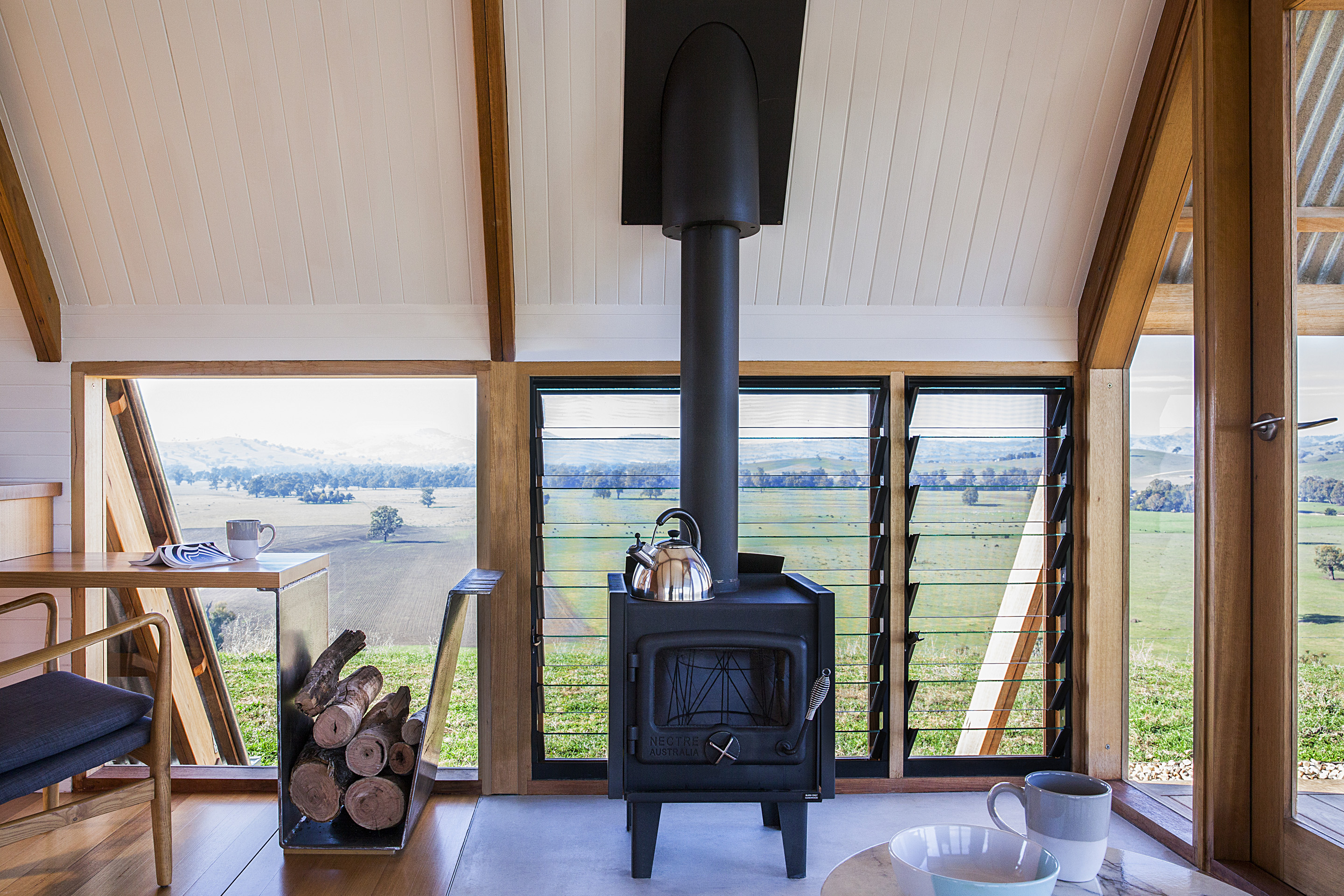到了冬季，小屋內的壁爐也能提供充分的供暖。
