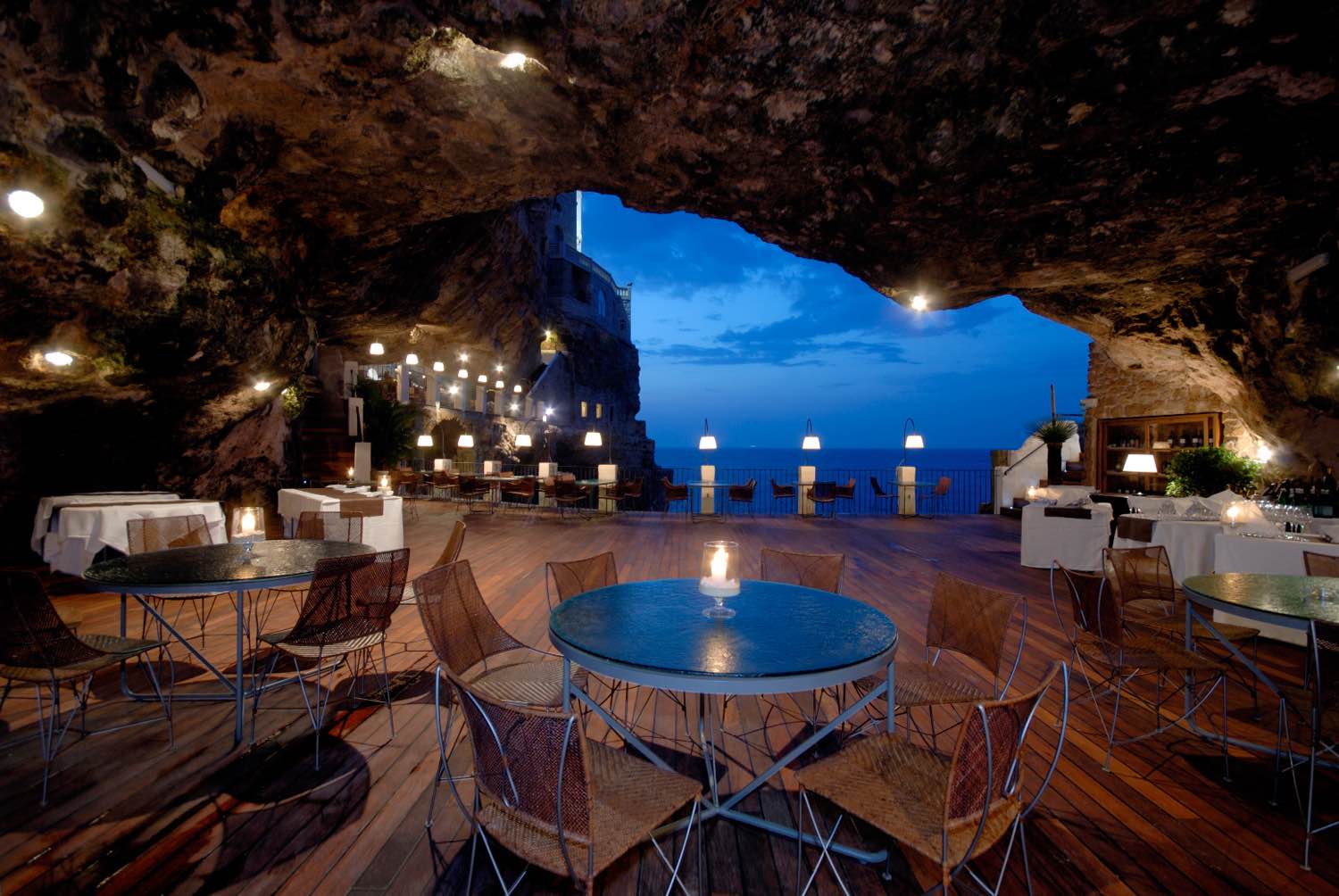 Most Unusual Restaurants in the World: Grotta Palazzese 獨樹一幟 奇景餐廳 - 義大利│最浪漫洞穴餐廳
