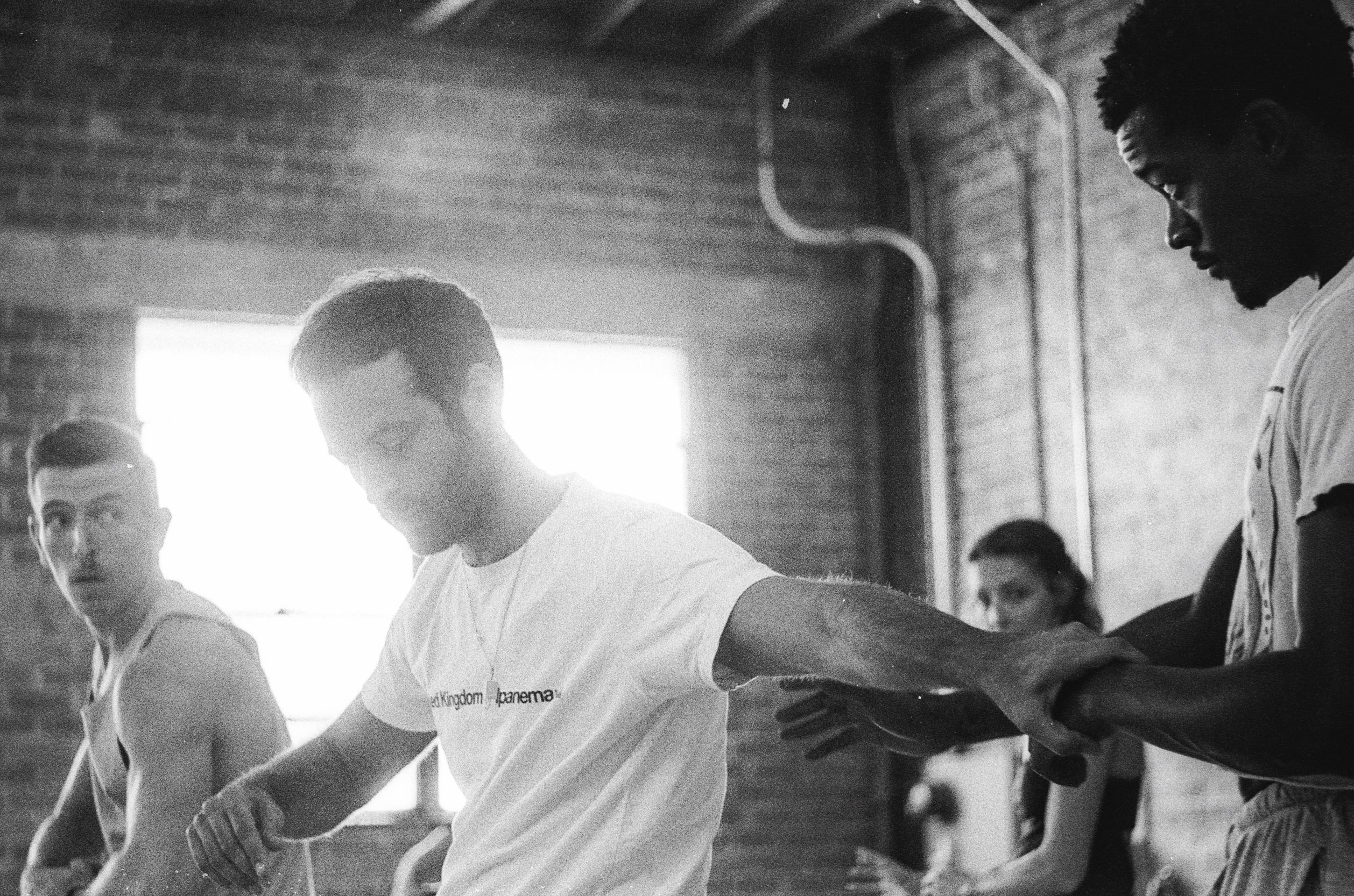 由知名编舞家兼芭蕾舞家 Benjamin Millepied 创办的 L.A. Dance Project 持续和不同艺术家共同创作，范围涵盖电影至视觉艺术，赋予舞蹈更多元的形态。与其说他们是芭蕾舞团，更像前卫艺术表演团体。