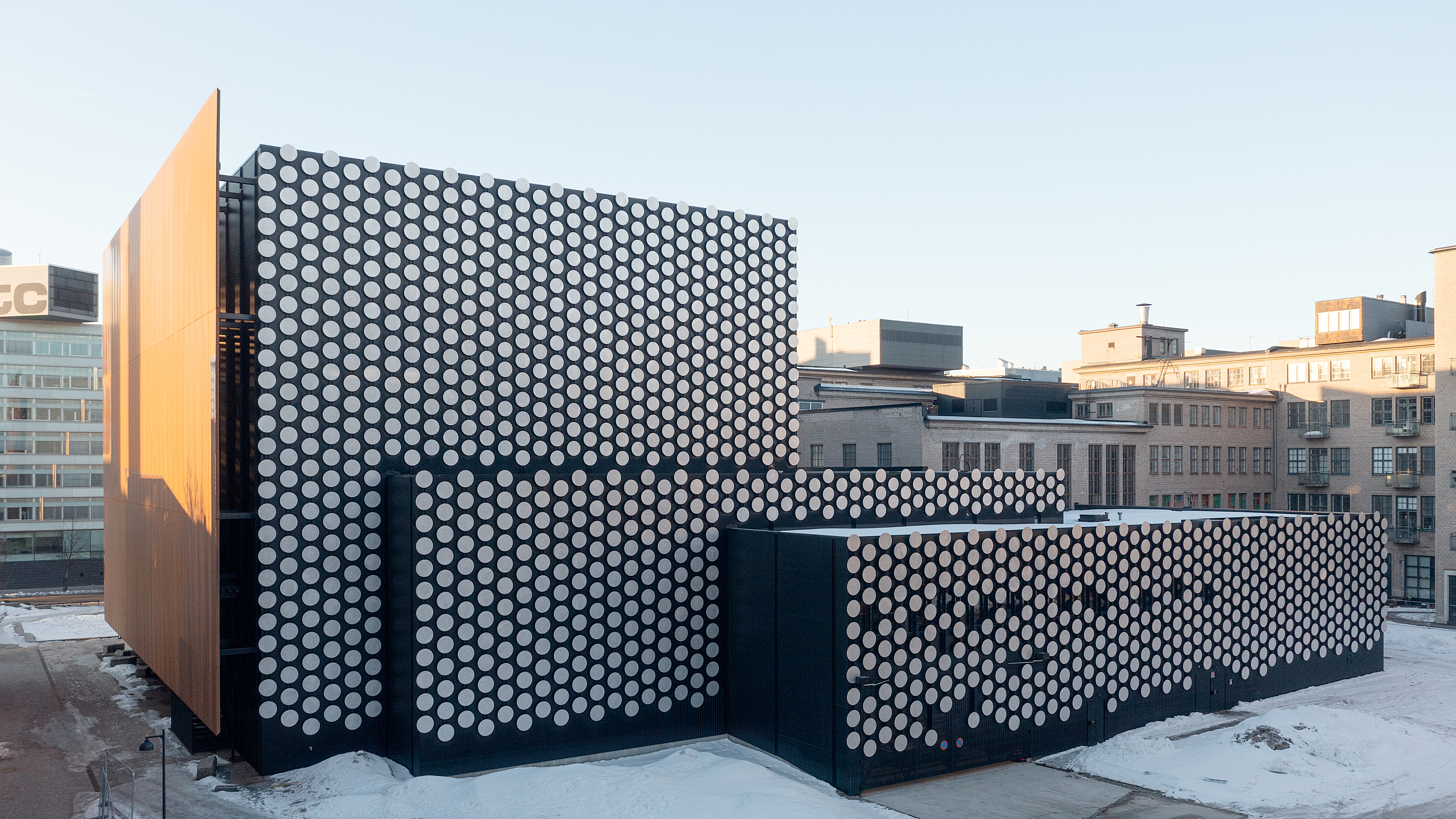 The Rebirth Of Architecture：Dance House Helsinki 邂逅老建筑的前世今生 - 圆点立面描绘节奏感