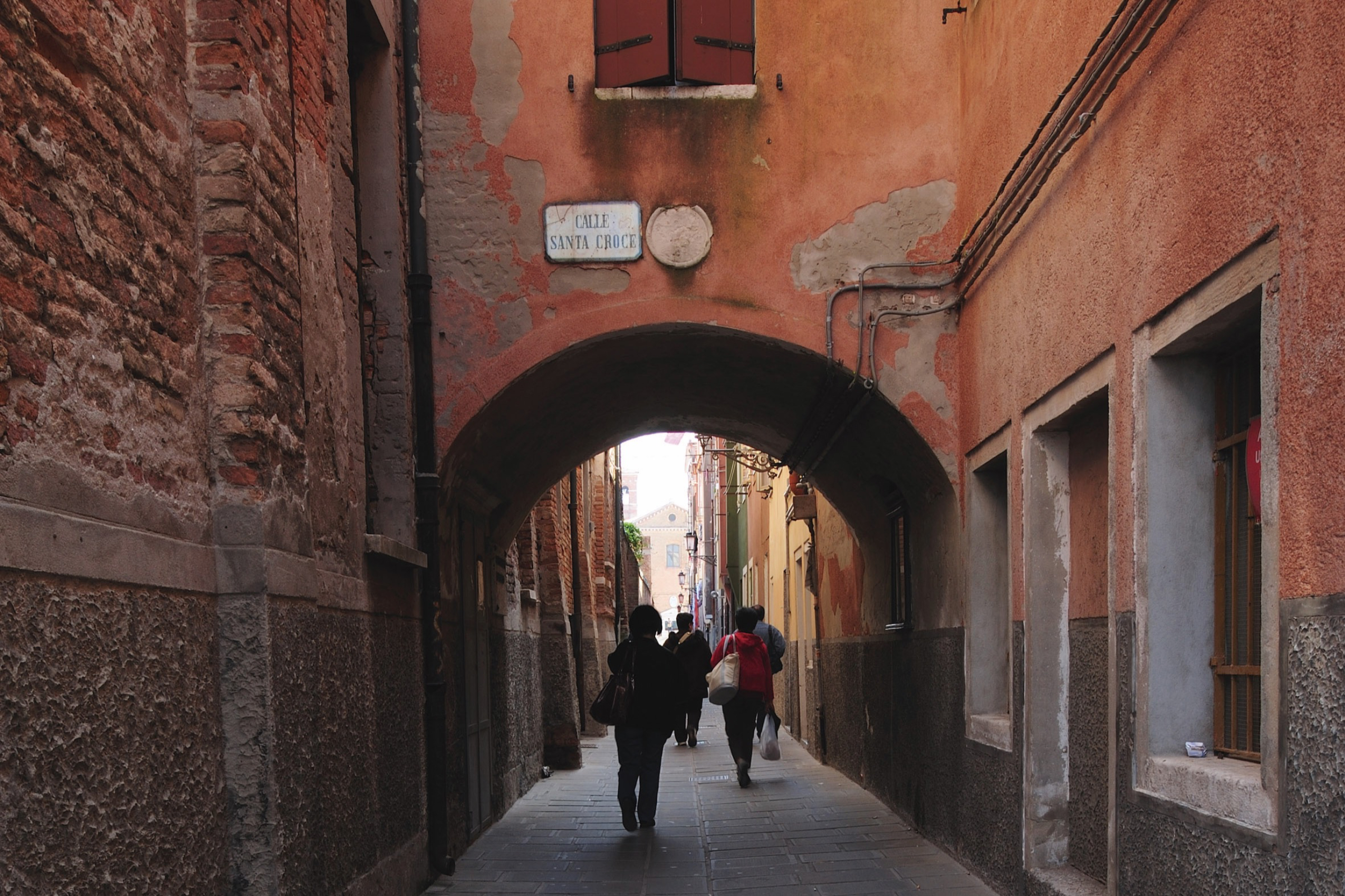 作為 Venice Simplon Orient Express 最重要的起迄城市，保留有諸多中世紀建築風華的威尼斯，一直是世界上最值得深入探詢的魅力城市。
