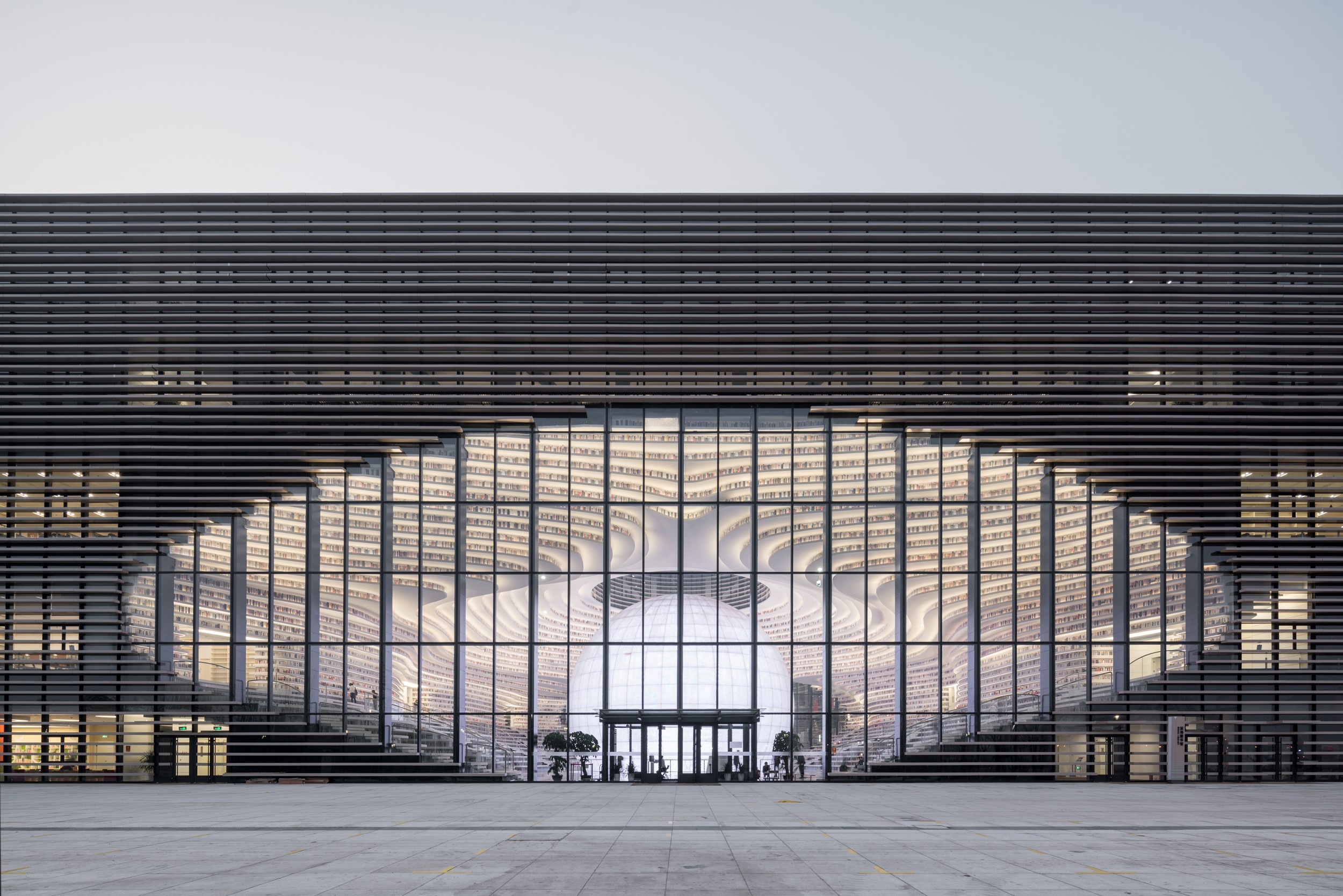 AMAZINGLY CURVED ARCHITECTURES: Tianjin Binhai Public Library 意想不到的不規則曲線建築 - 波浪般巨型曲線書架