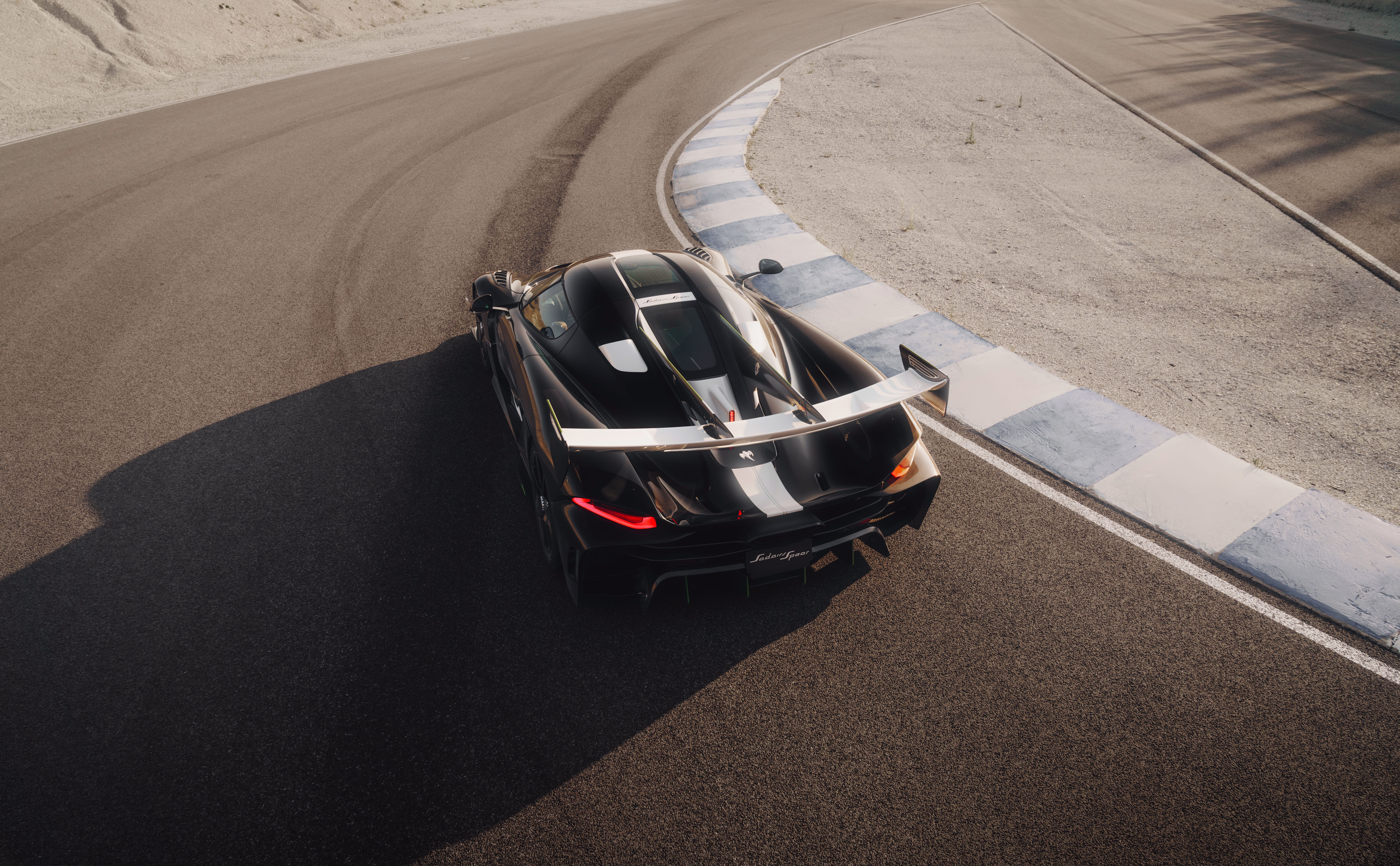 Koenigsegg Sadair's Spear 狂放的線條雕琢，與終極跑車的定位十分相襯。