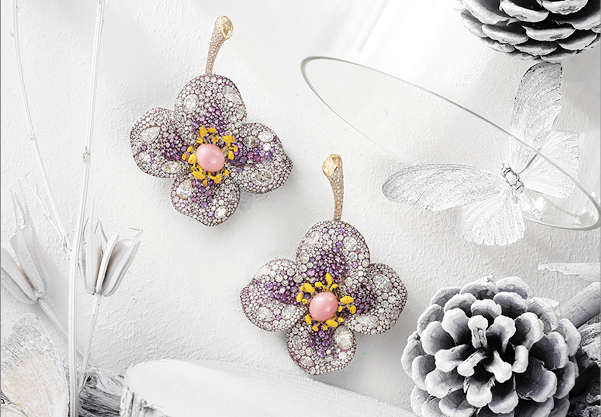 Cindy Chao White Label 四季系列孔克珠和鑽石花朵耳環。