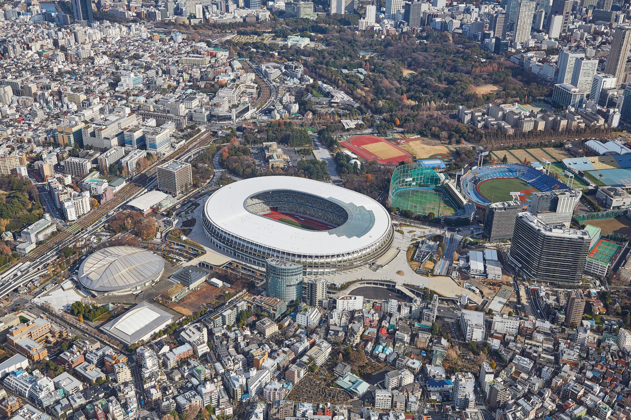位于新宿区的新国立竞技场，是日本东京都心最大的一座体育场。